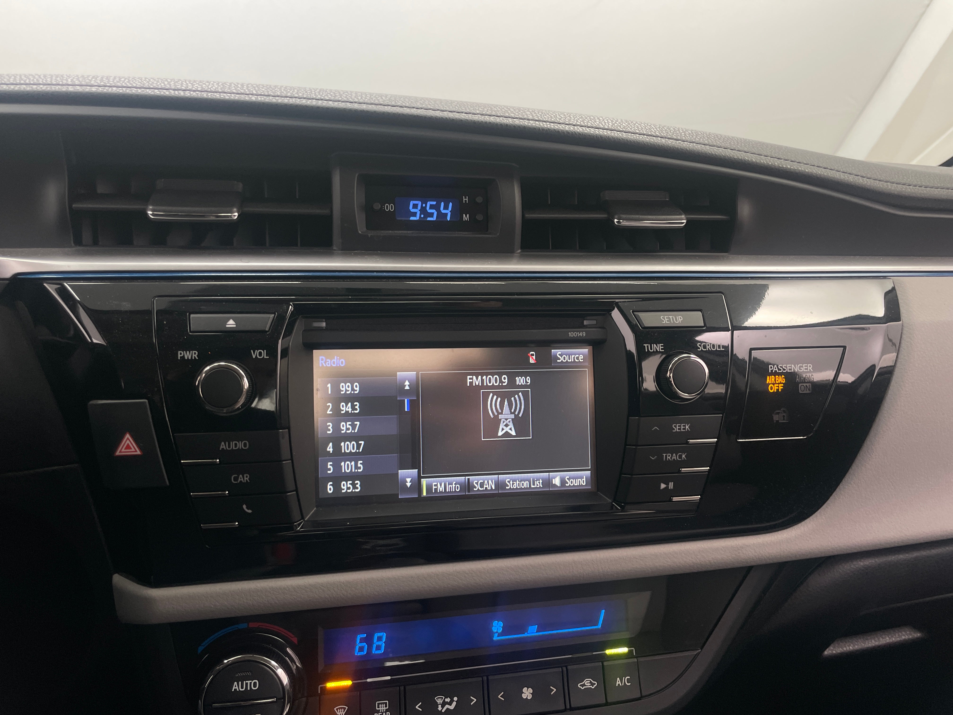2015 Toyota Corolla LE 4