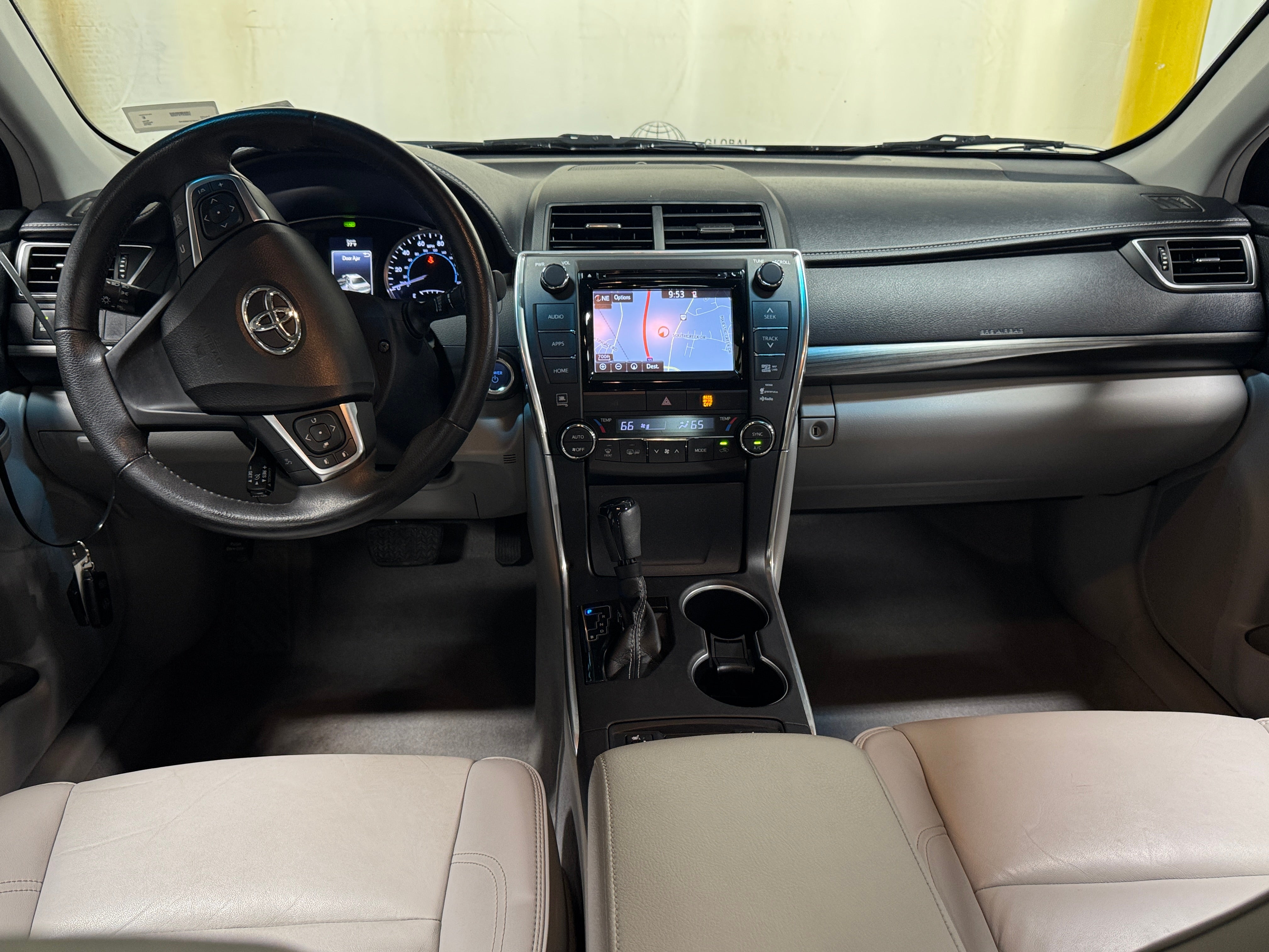2015 Toyota Camry XLE 3