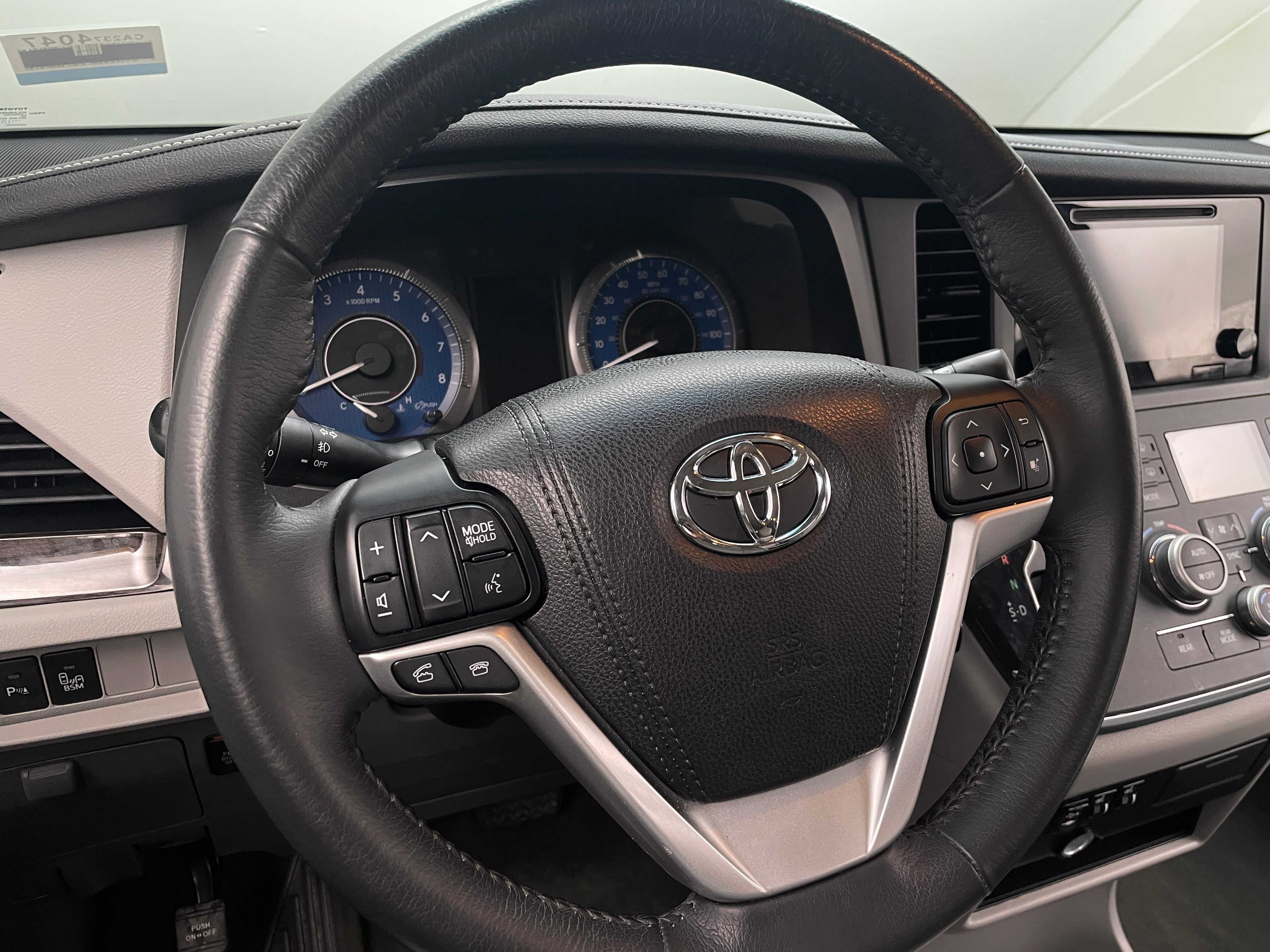 2017 Toyota Sienna XLE 4