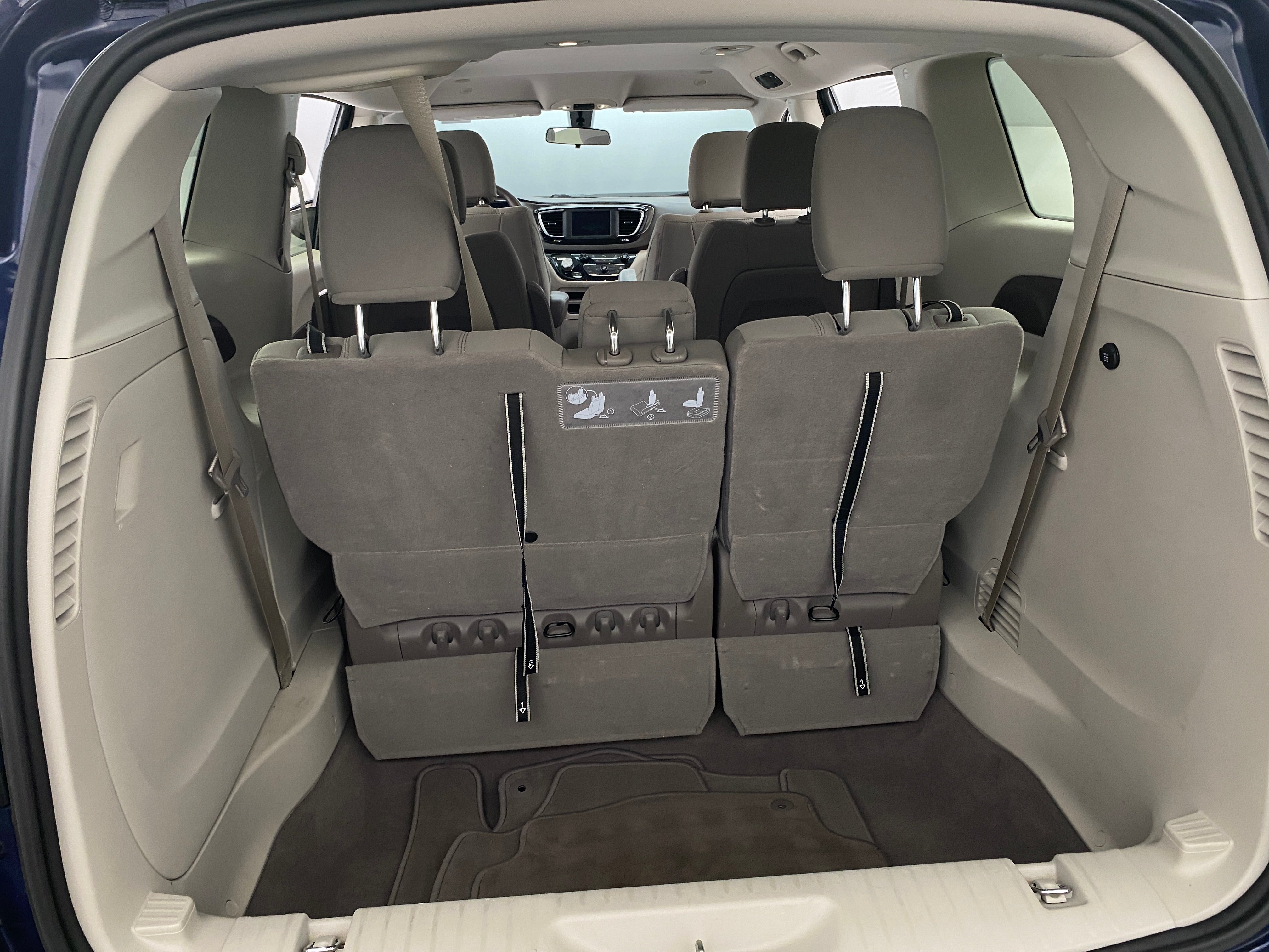 2020 Chrysler Voyager LX 7