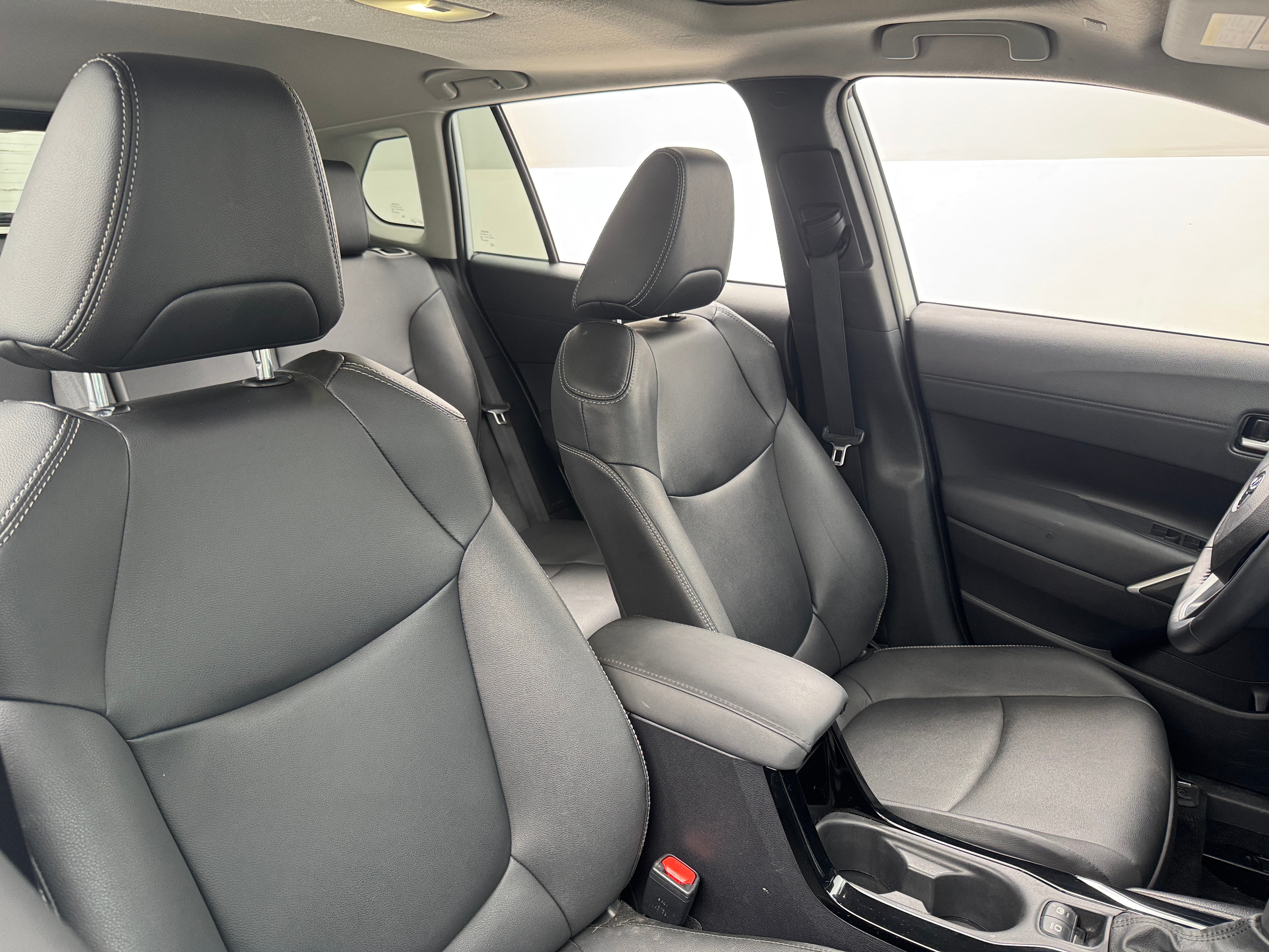 2022 Toyota Corolla Cross XLE 2