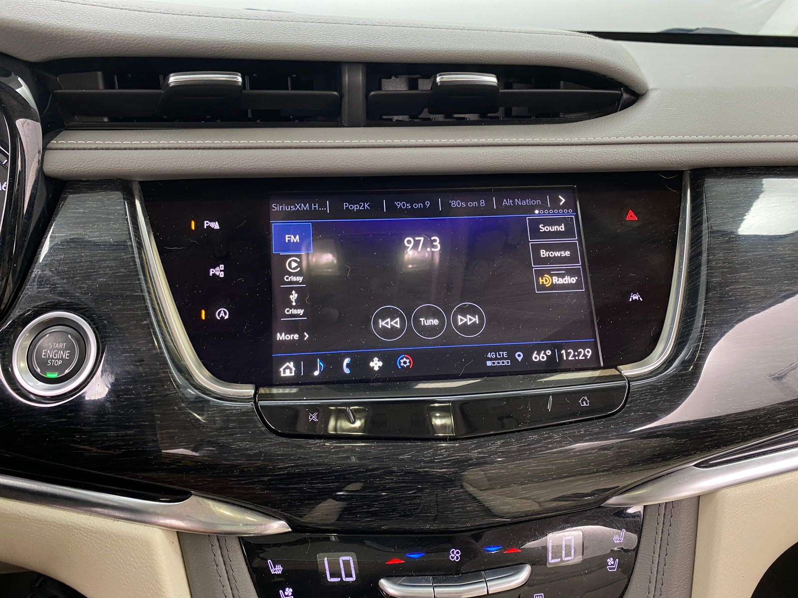 Thumbnail: 2022 Cadillac XT6 - 3