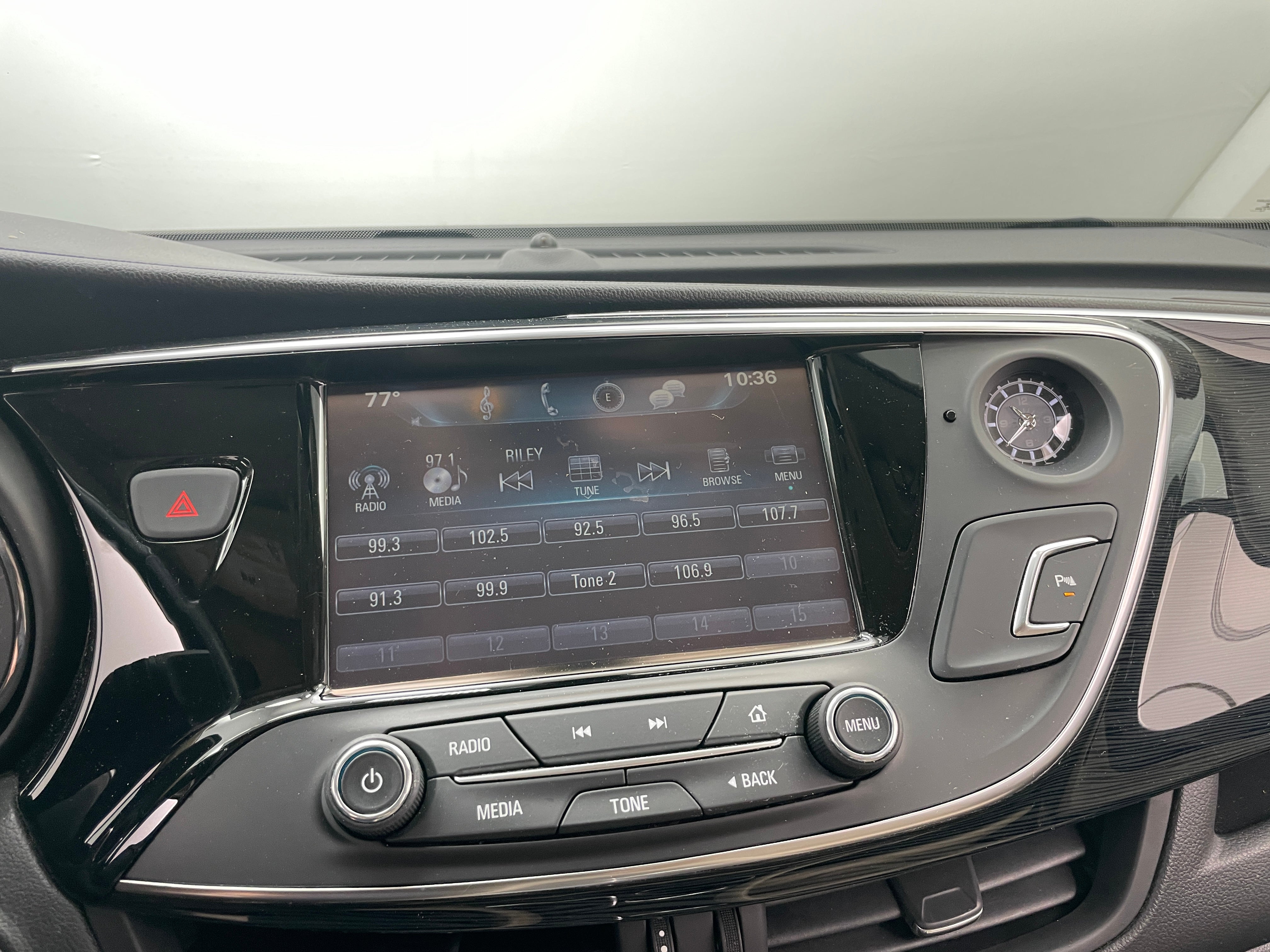 2017 Buick Envision Essence 4