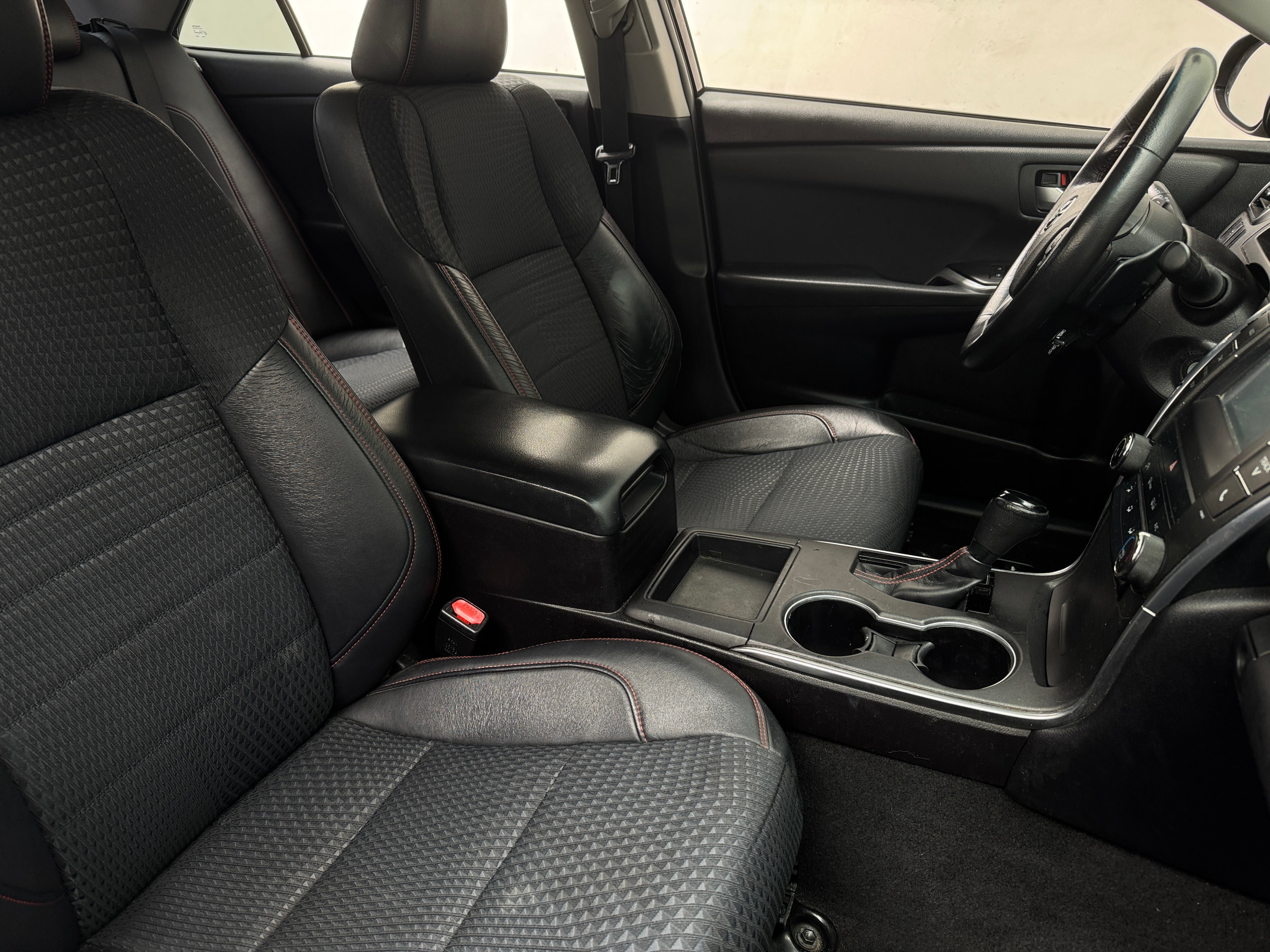2015 Toyota Camry SE 2