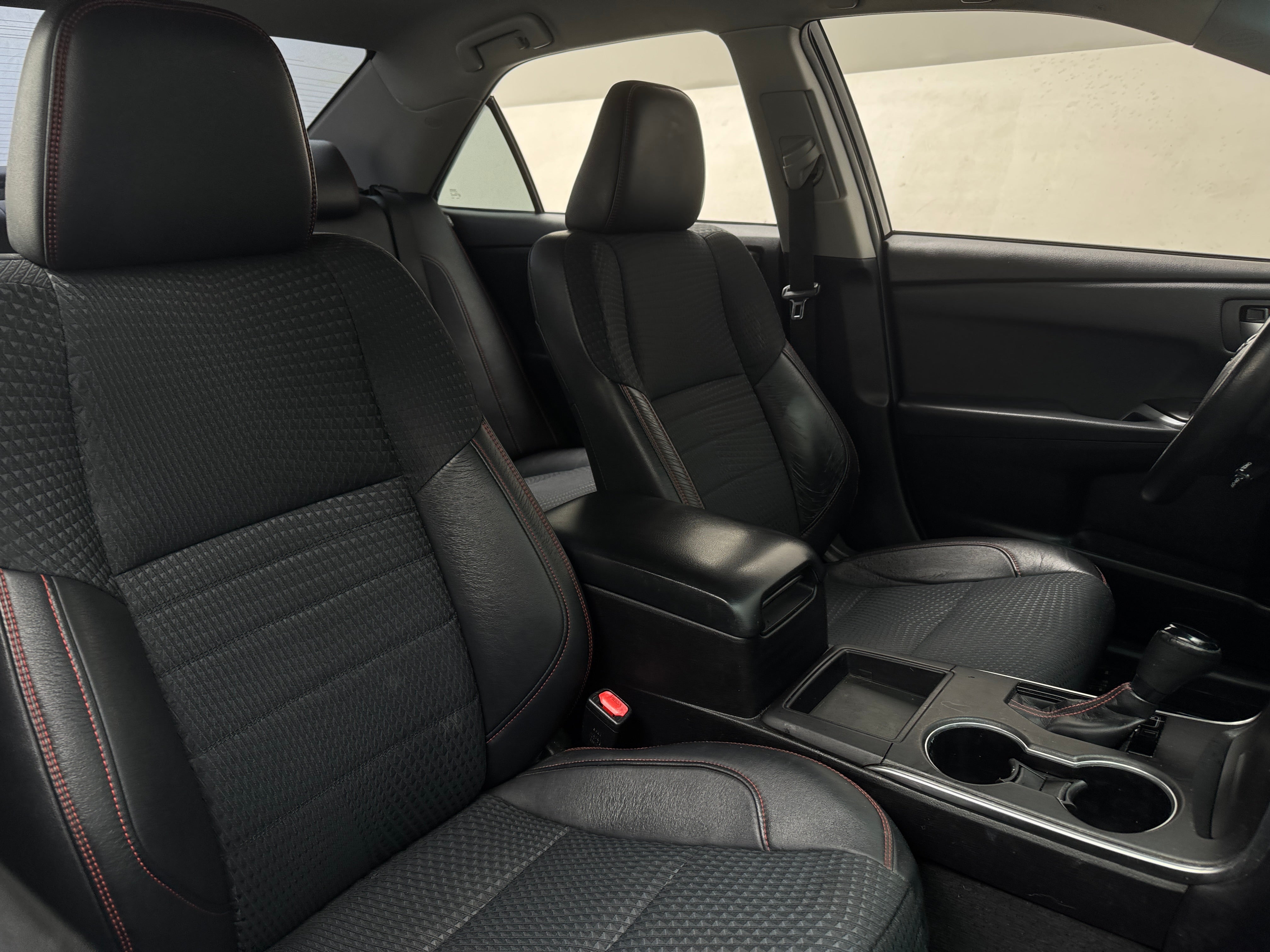 2015 Toyota Camry SE 6