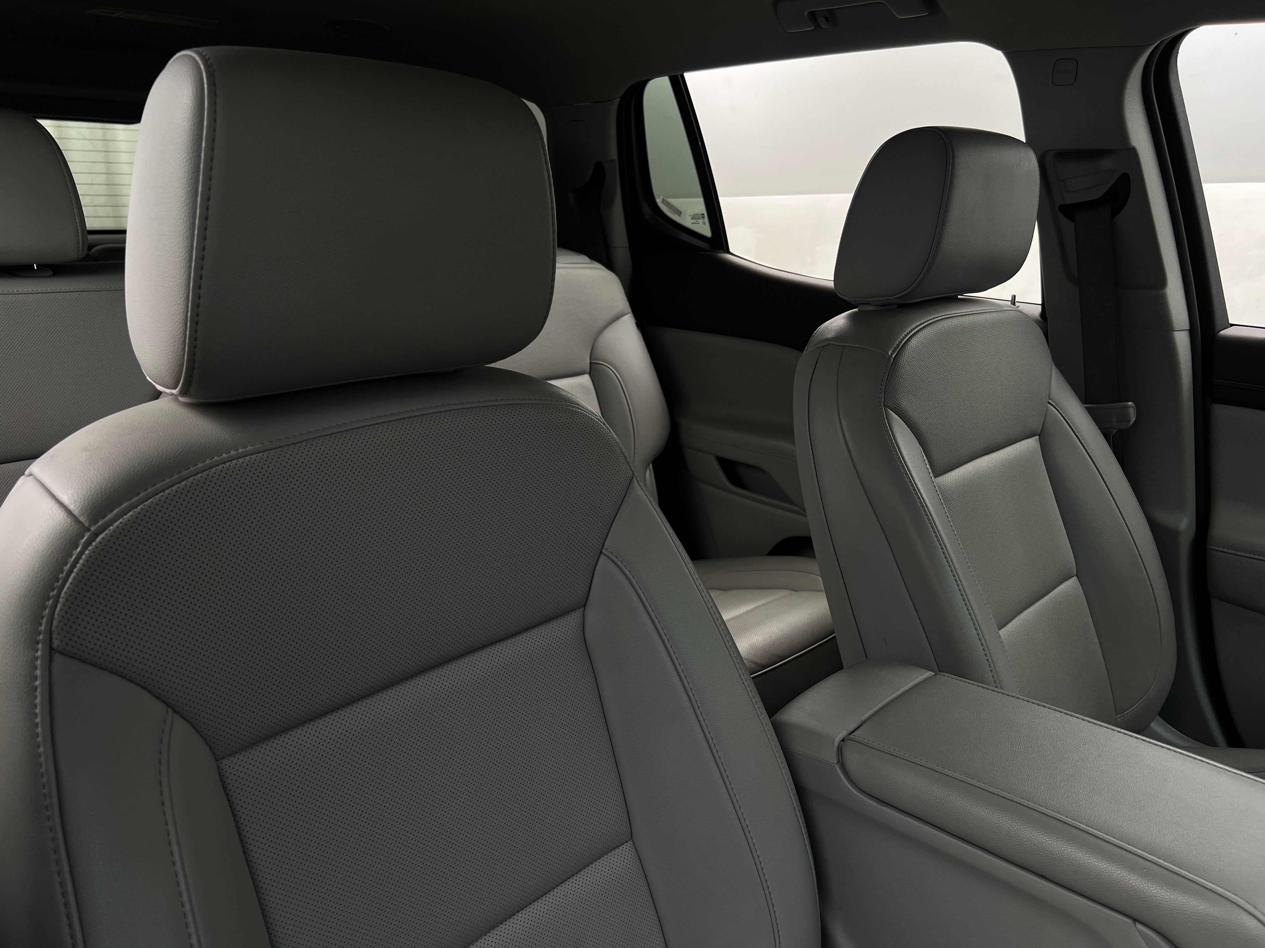 2023 GMC Acadia SLT 2