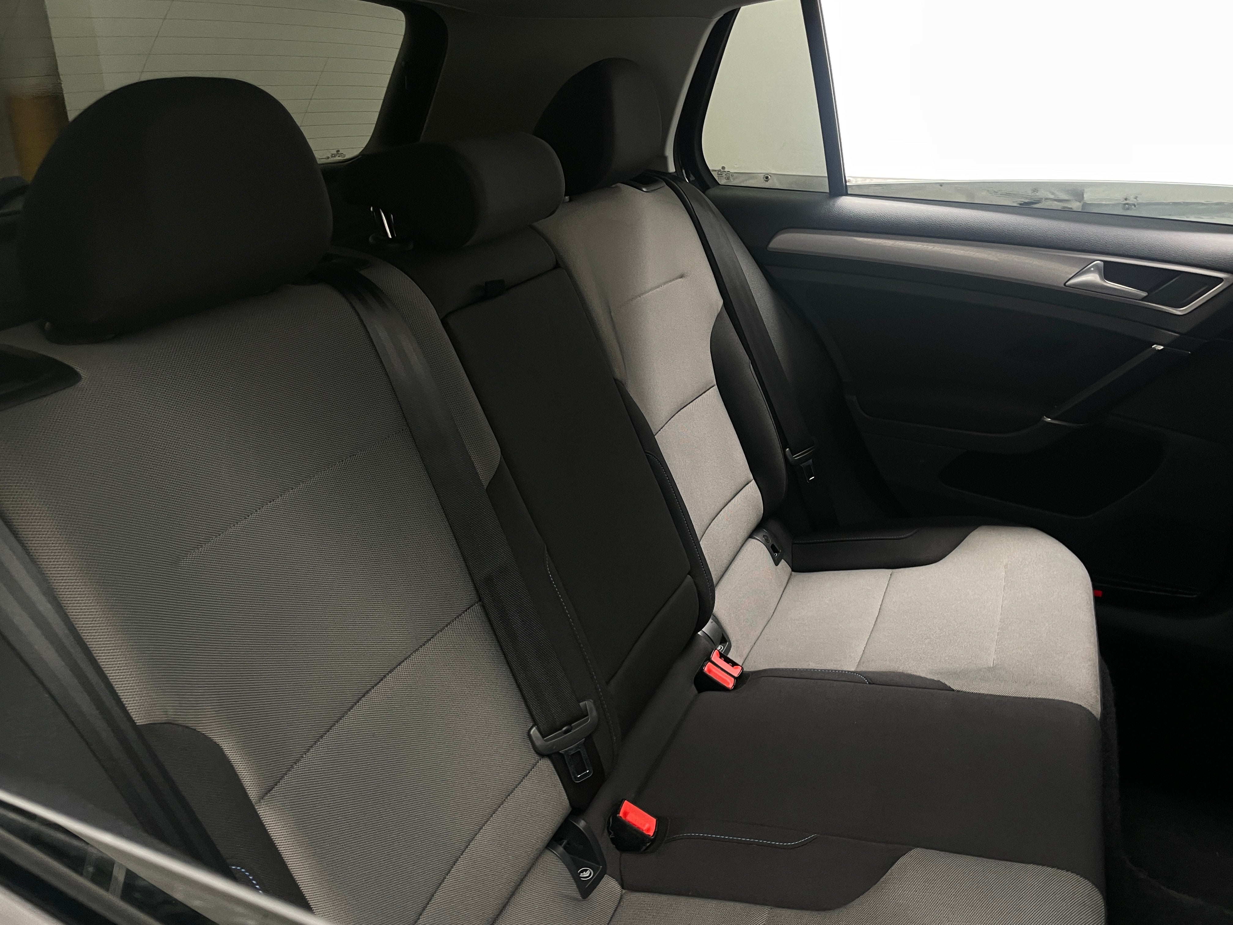 2016 Volkswagen e-Golf SE 6