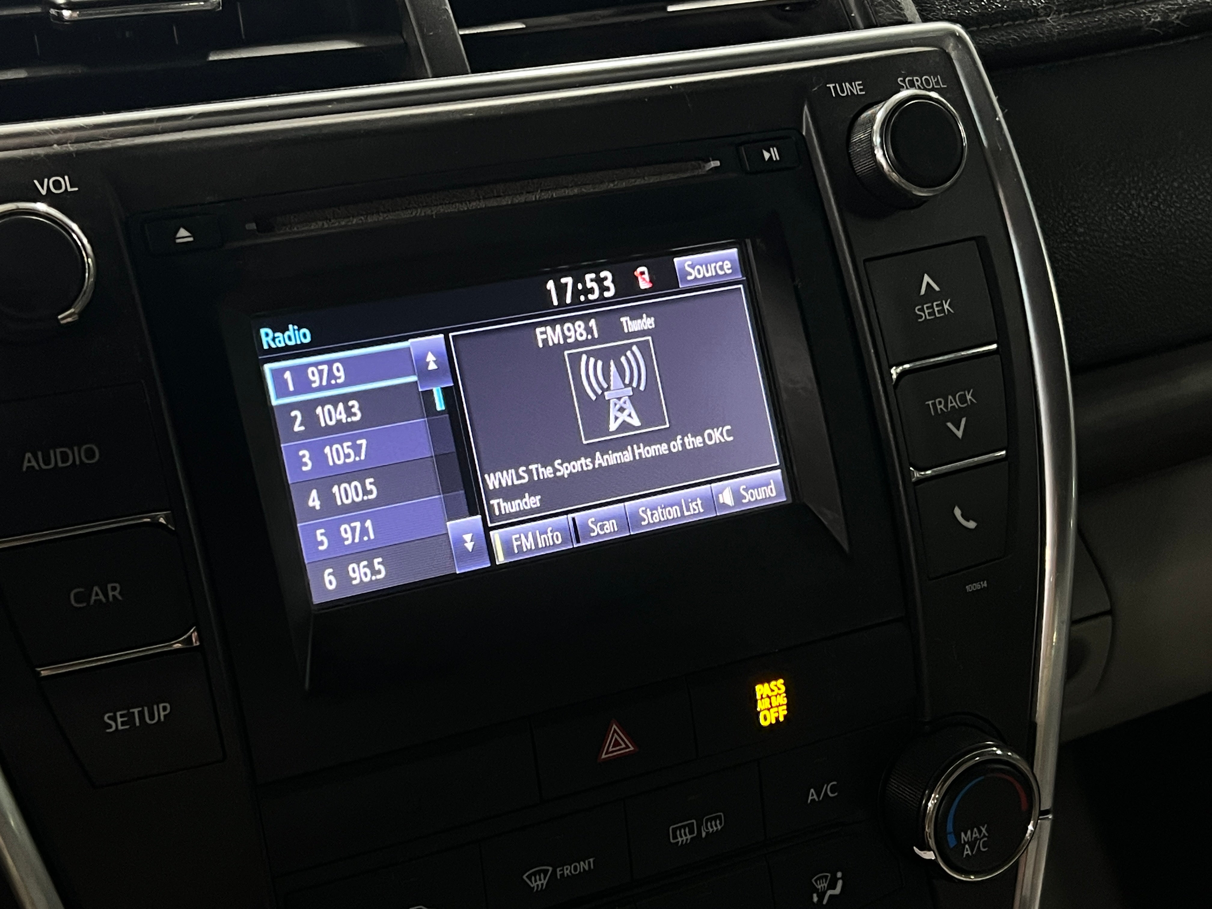 2017 Toyota Camry LE 4