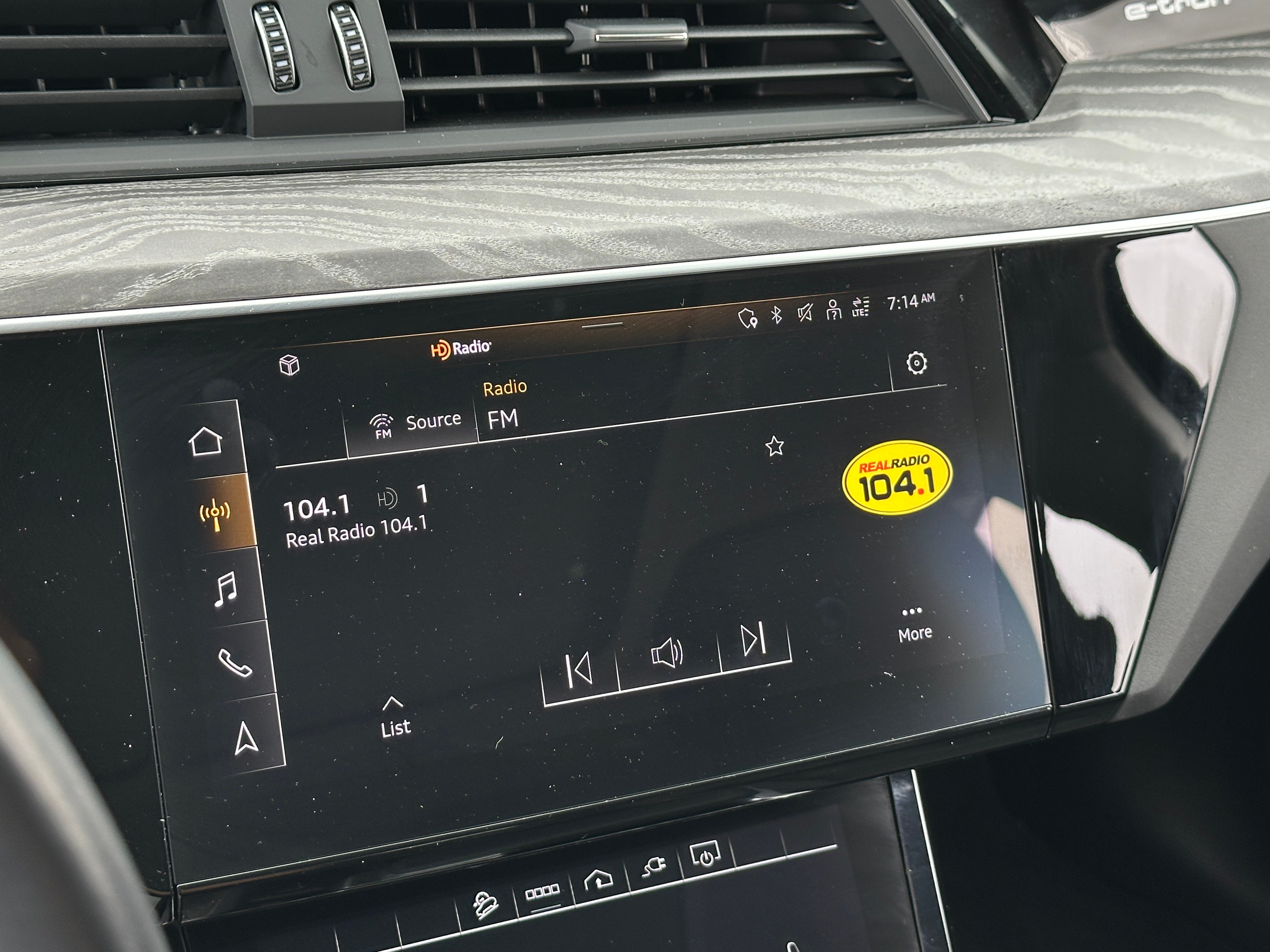 2021 Audi e-tron Premium Plus 3