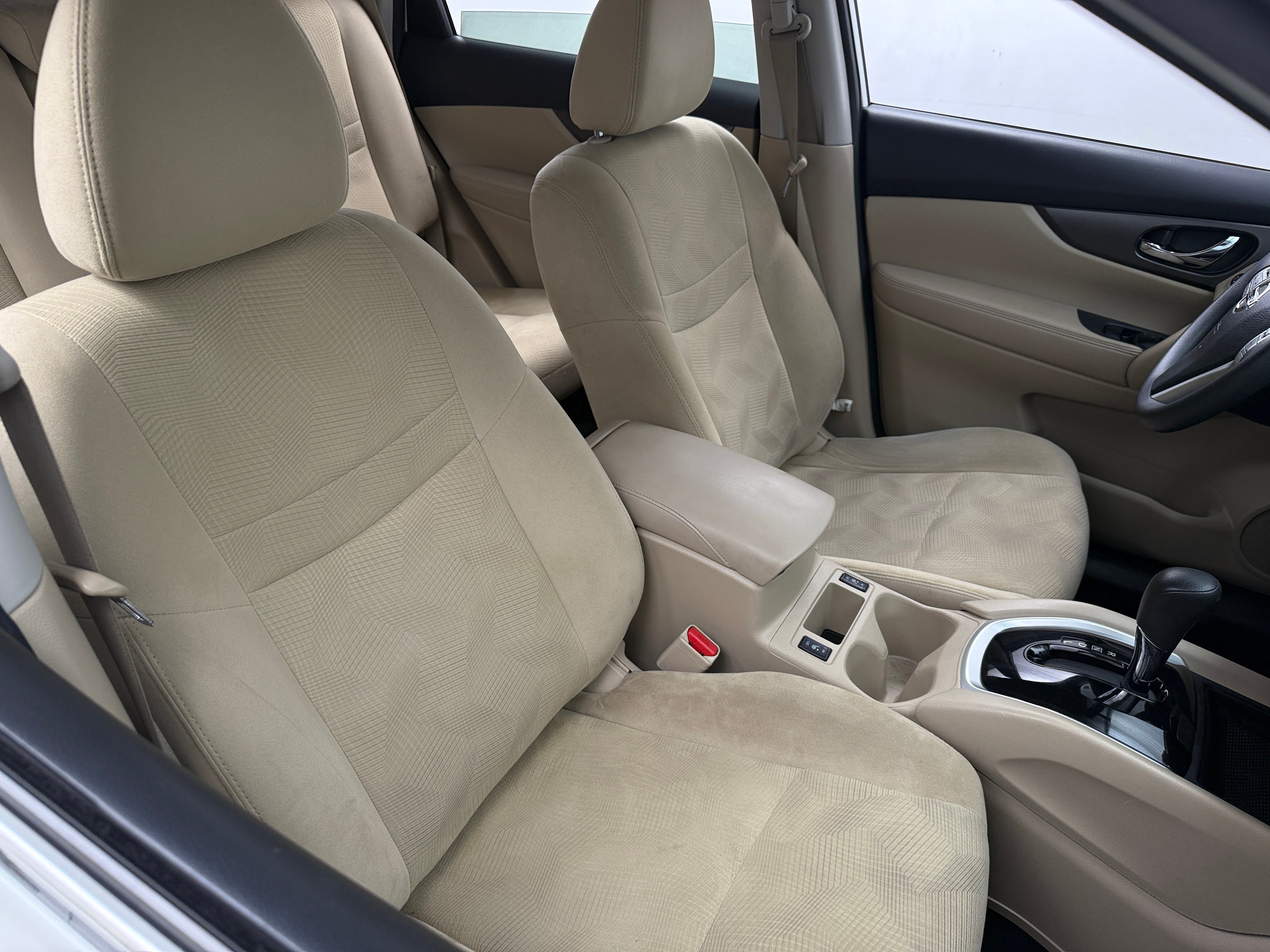 2016 Nissan Rogue SV 2