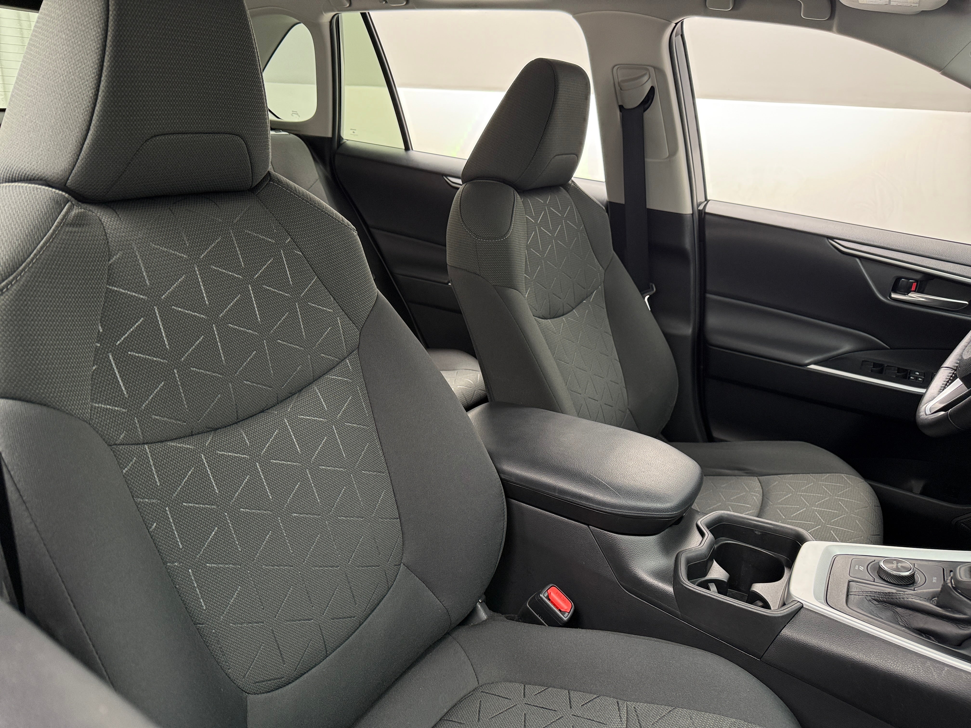2021 Toyota RAV4 XLE 2