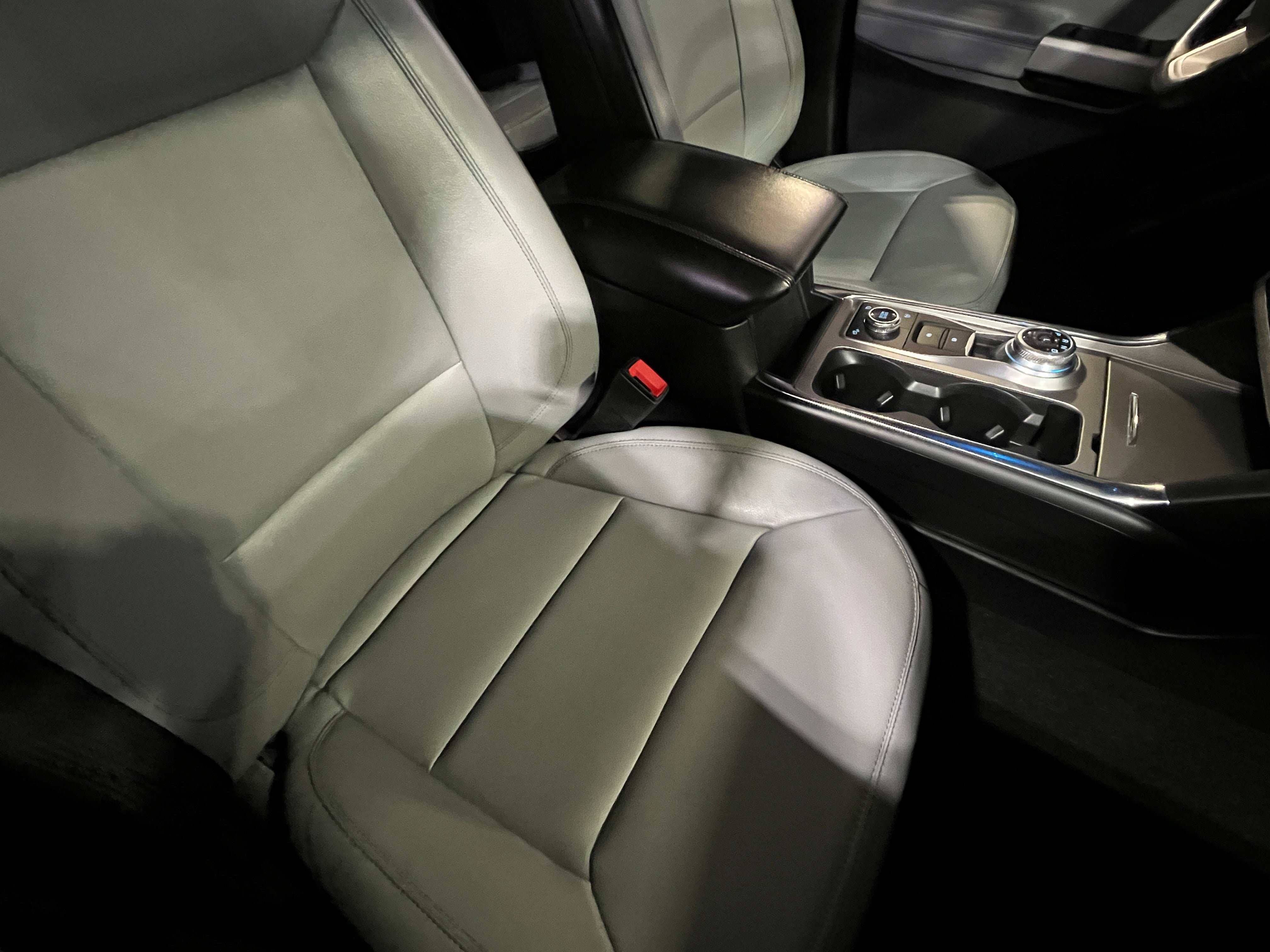 2021 Ford Explorer XLT 2