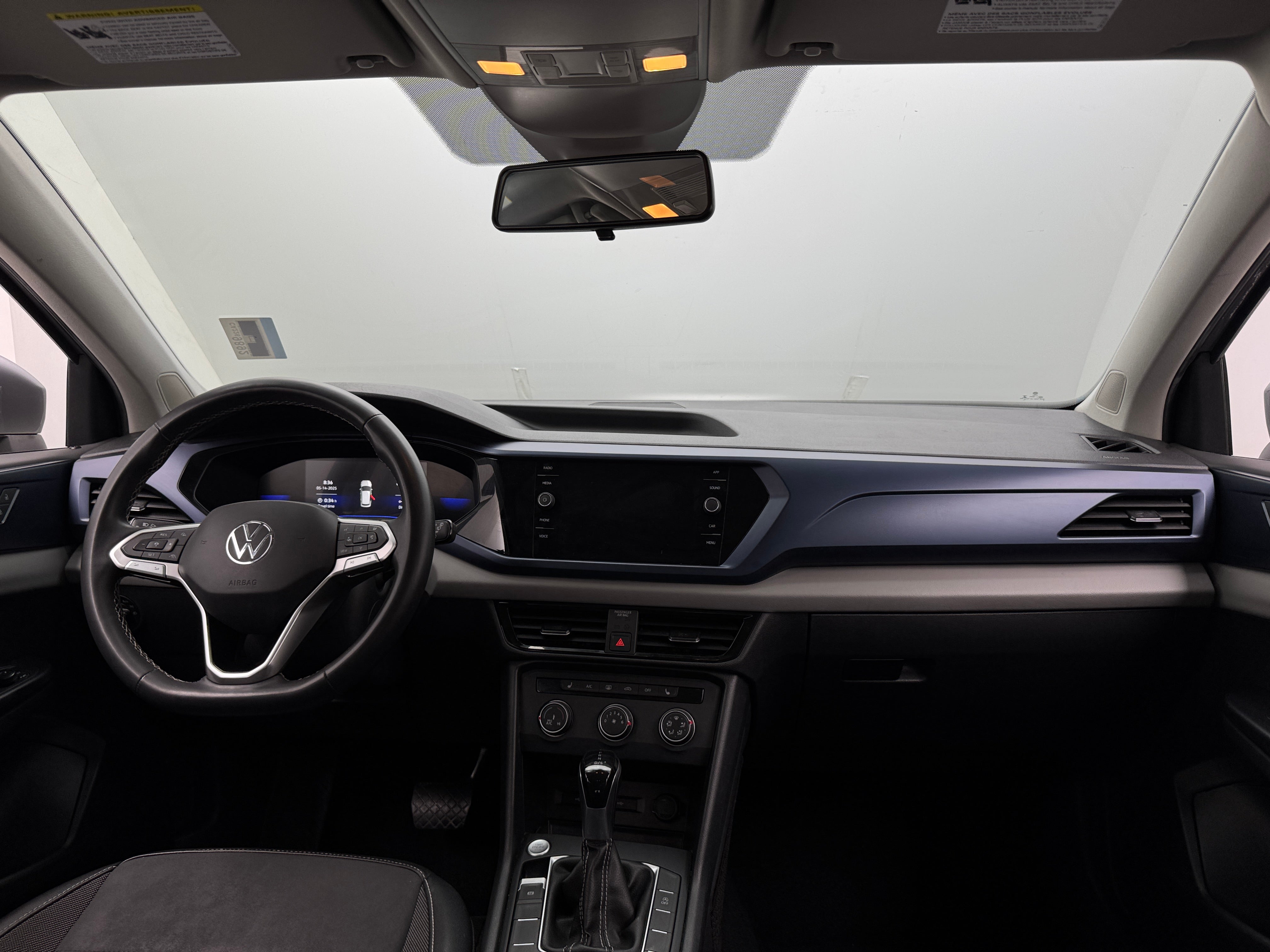 2022 Volkswagen Taos SE 2