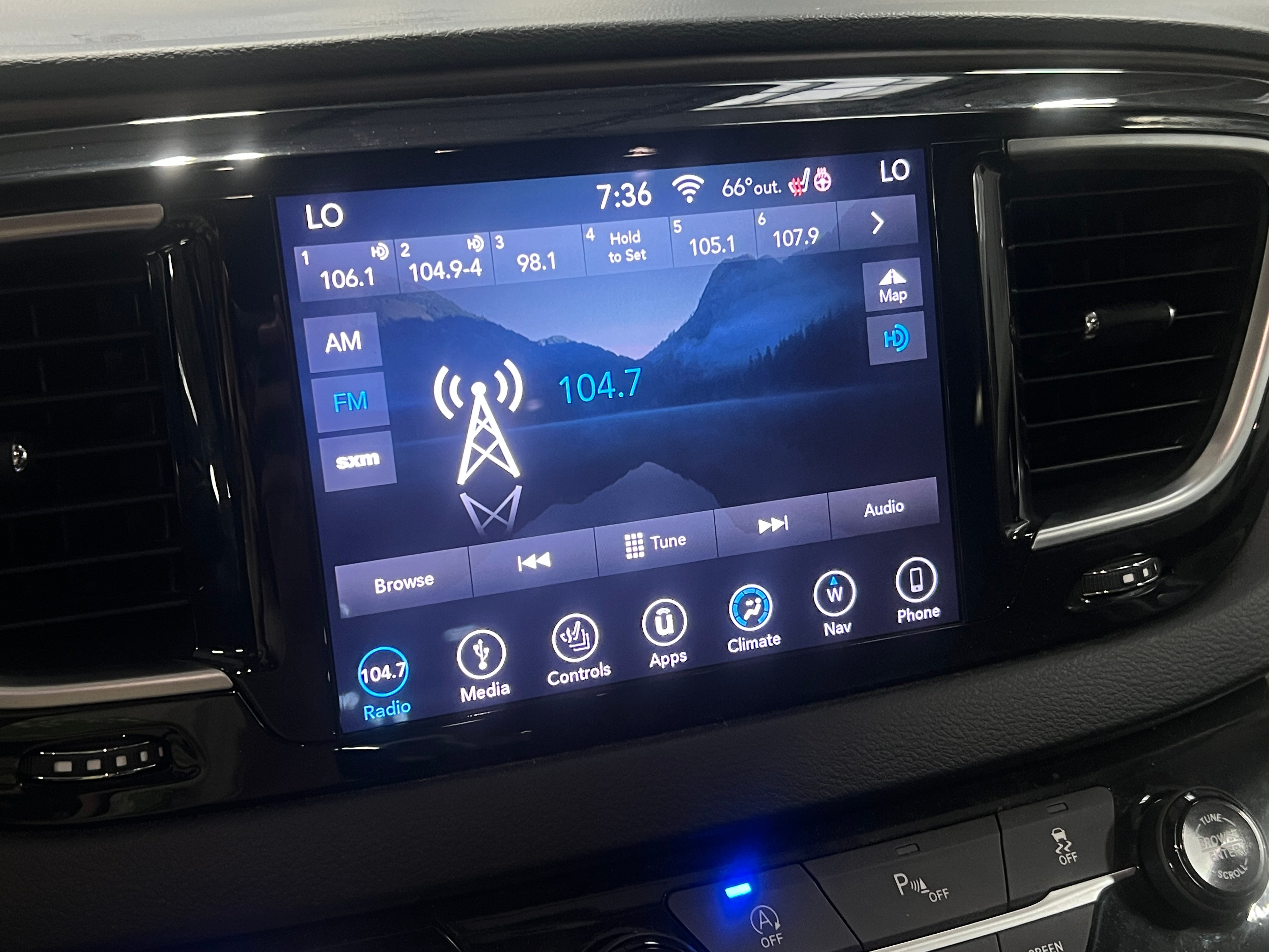 2018 Chrysler Pacifica  3