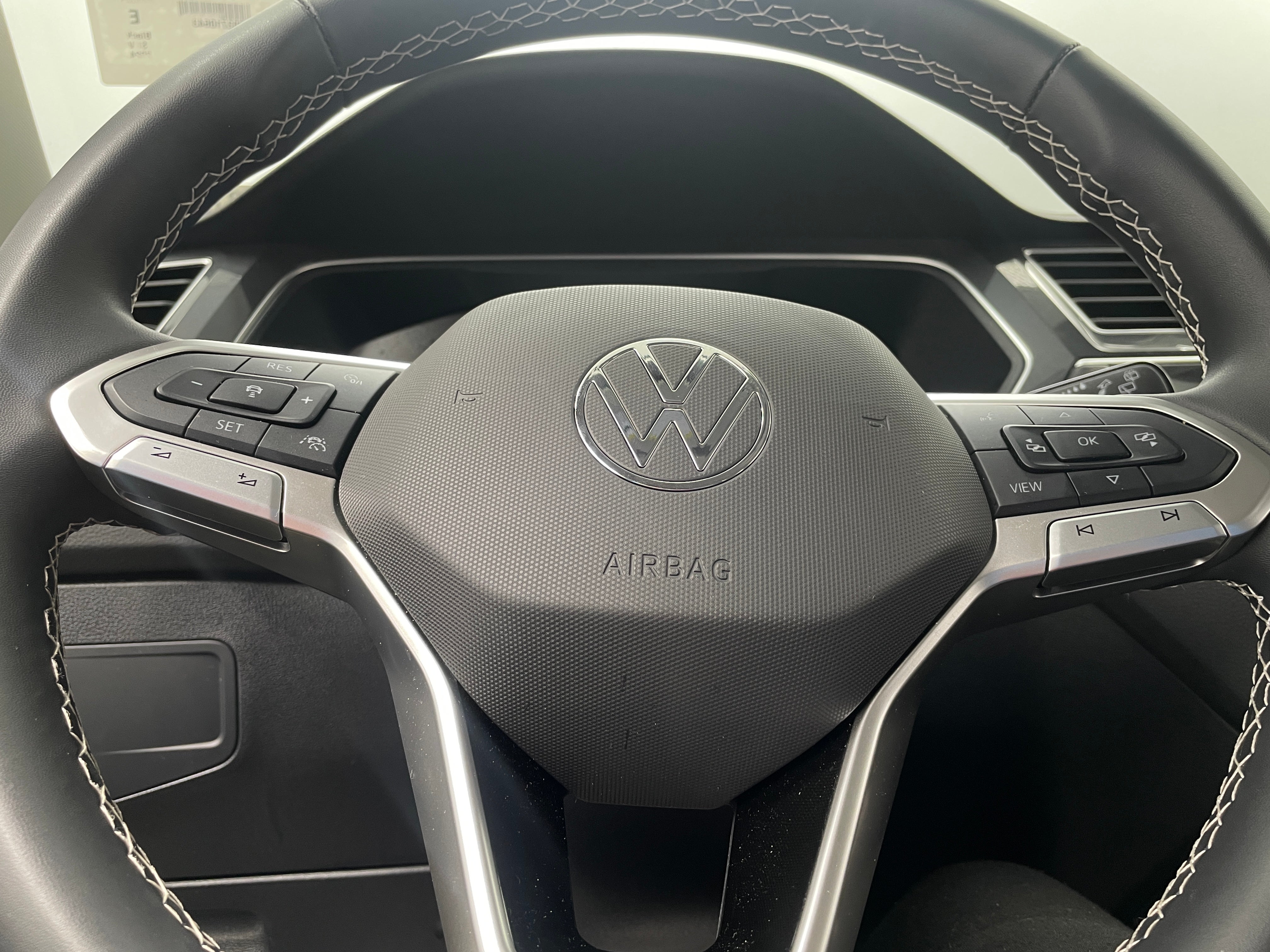 2024 Volkswagen Tiguan SE 4