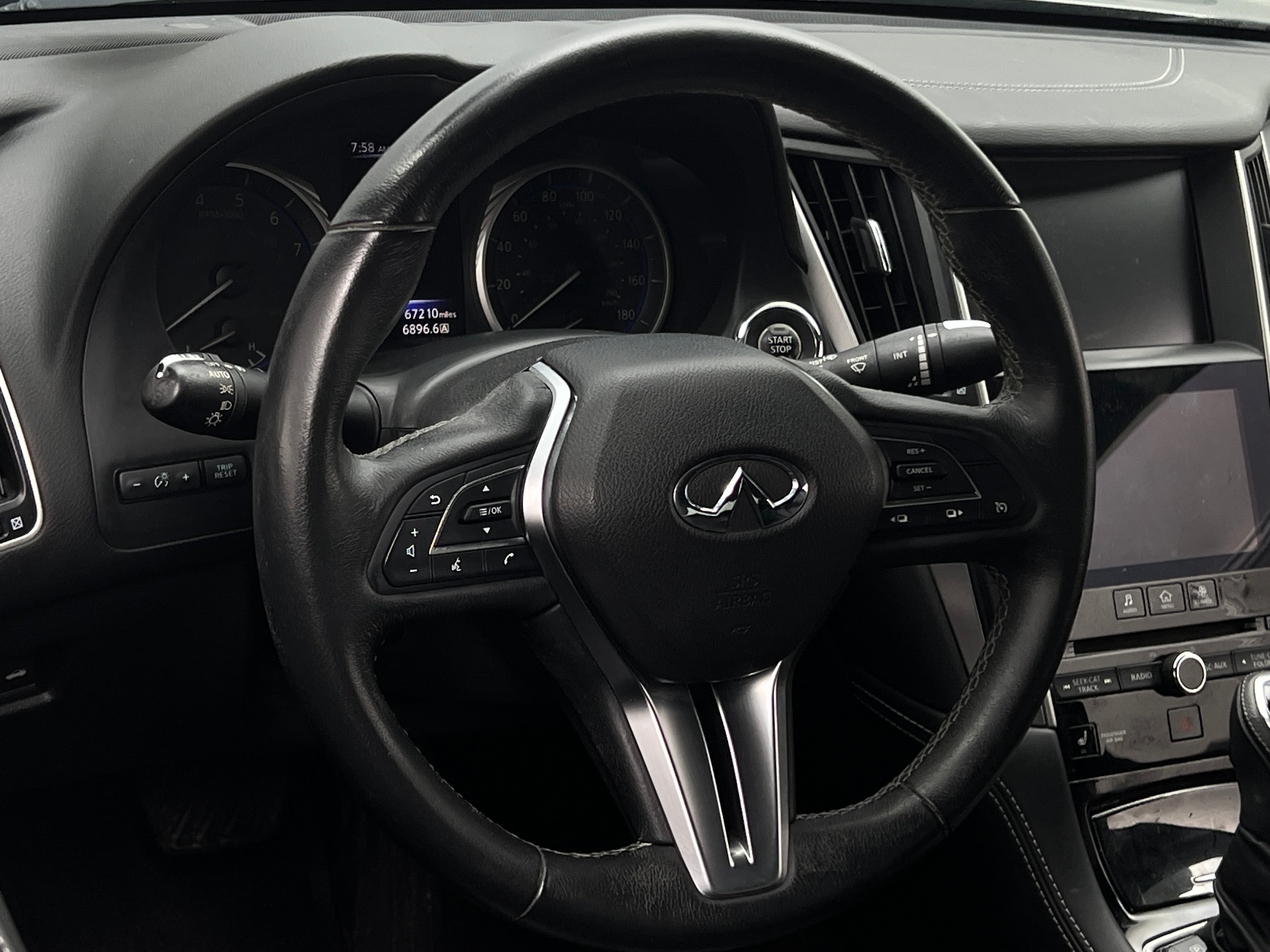 2018 INFINITI Q60 Luxe 3