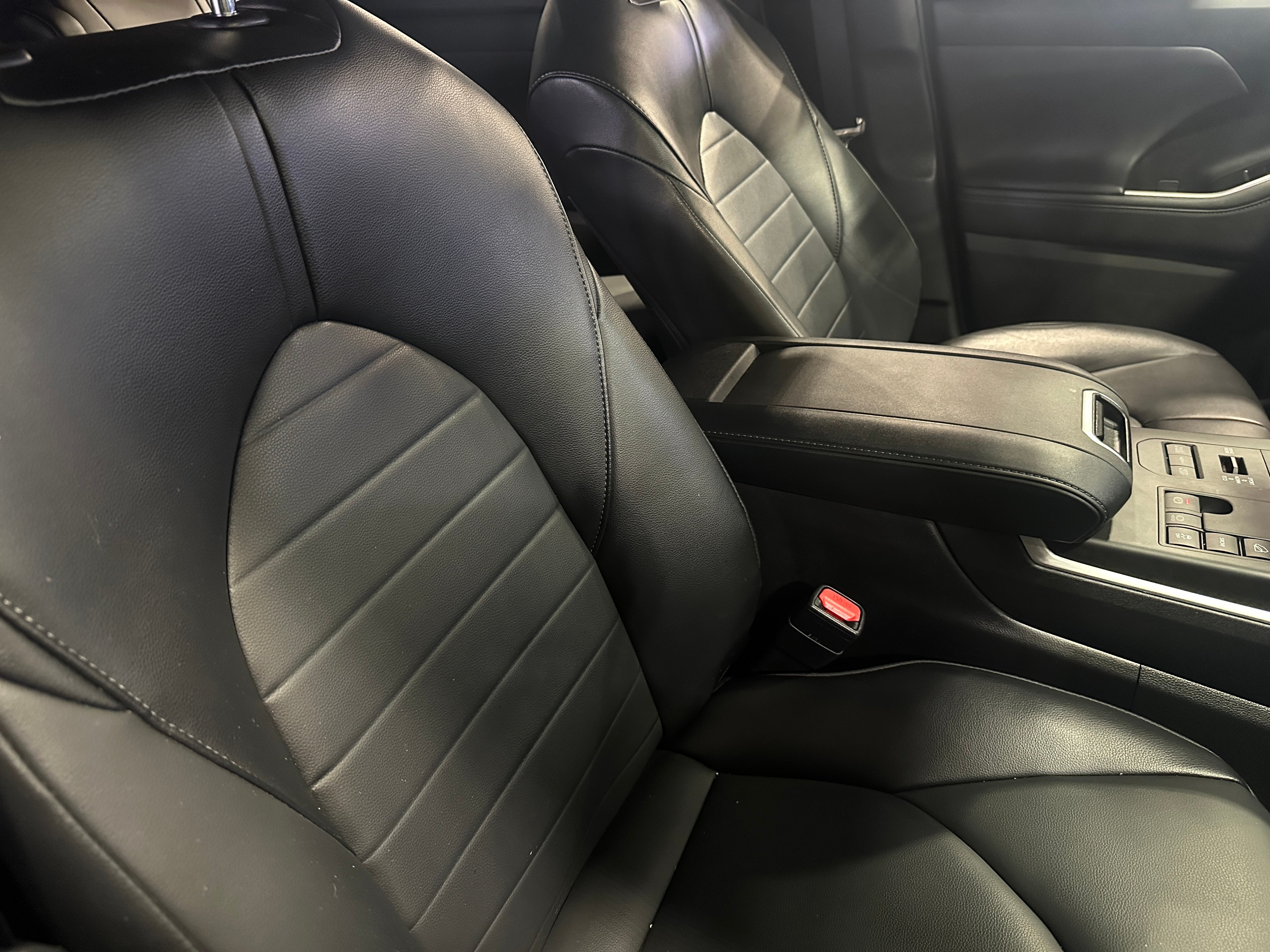 2023 Toyota Highlander XLE 2