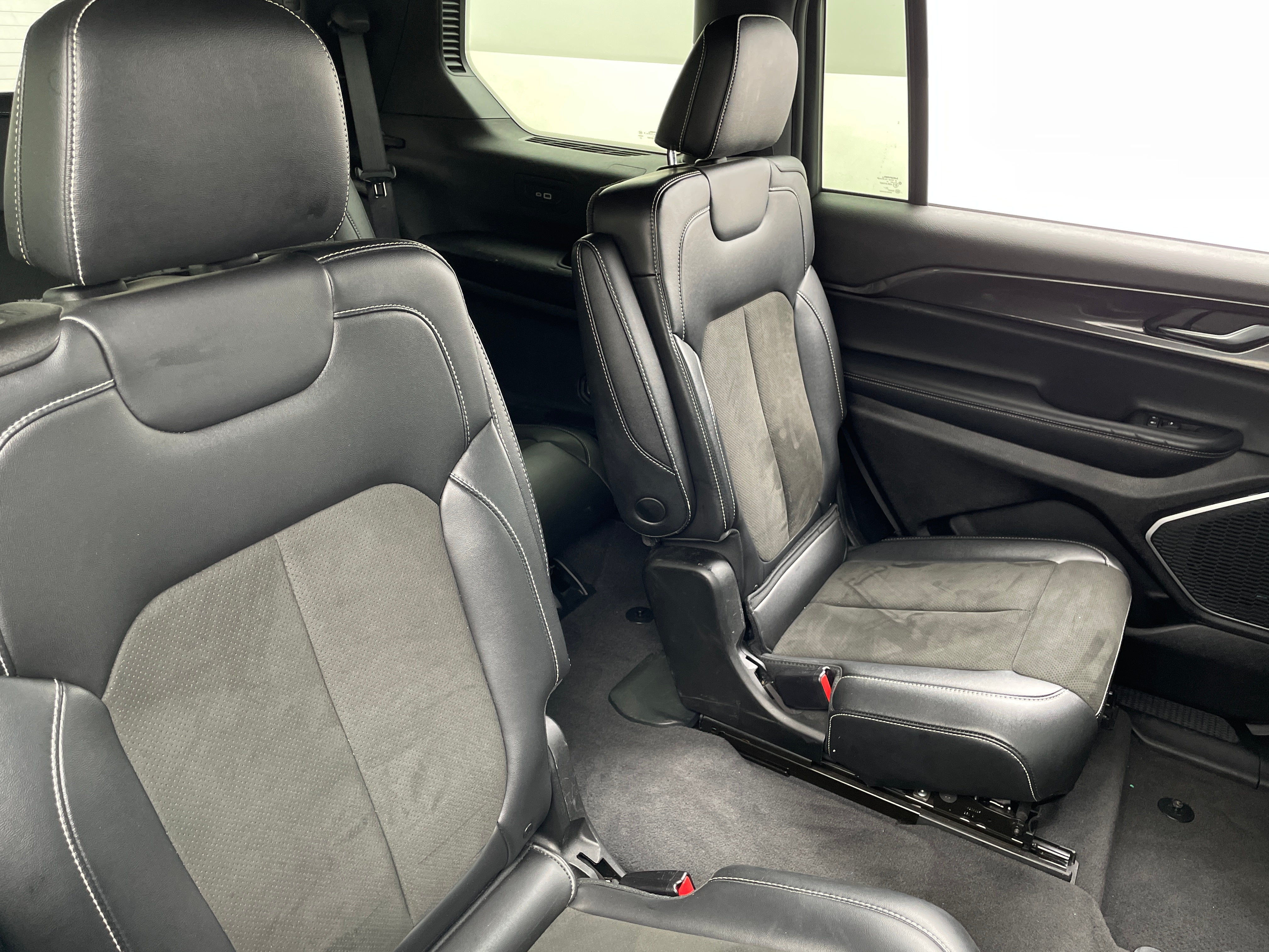 2022 Jeep Grand Cherokee L Altitude 5