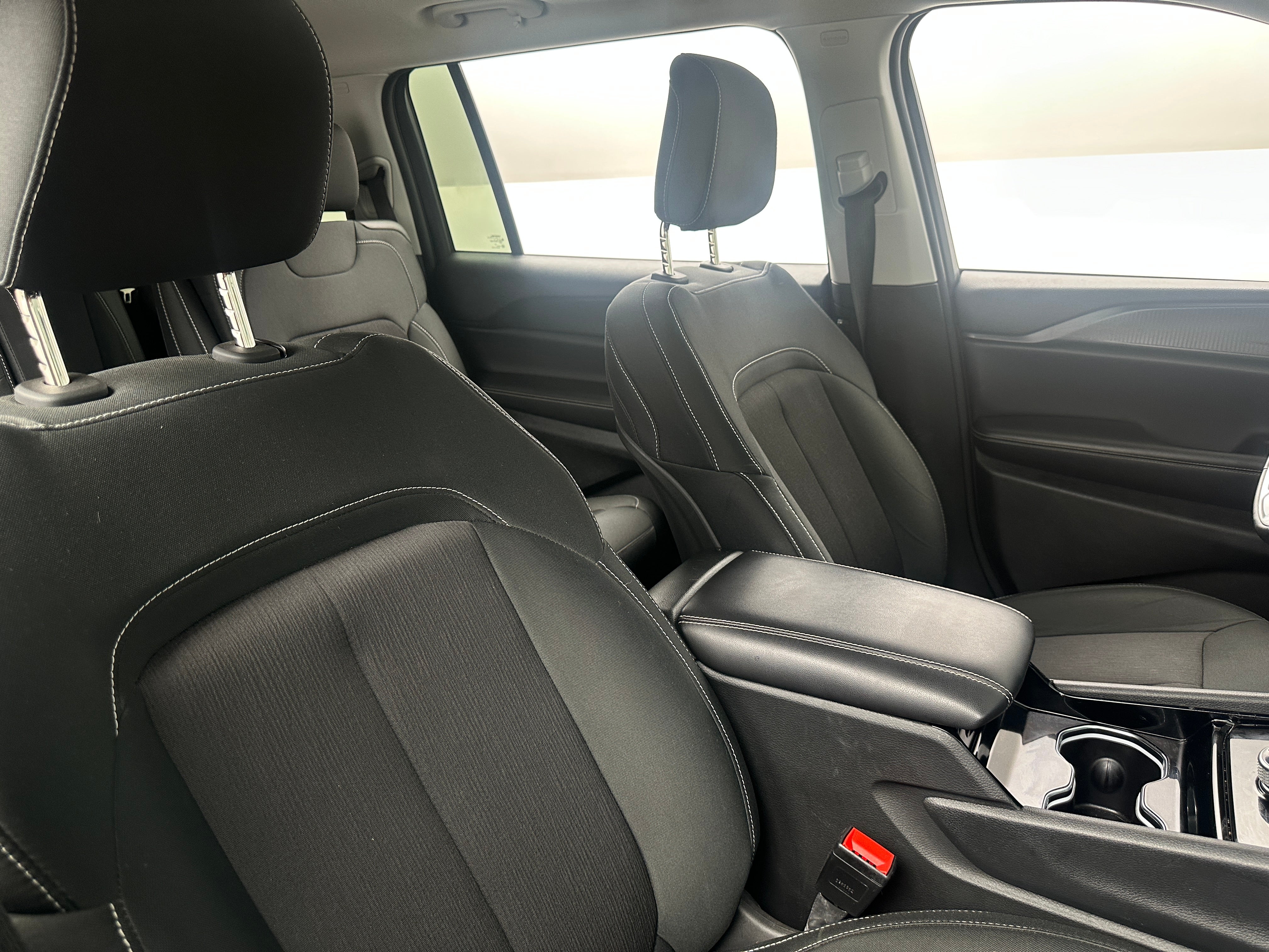 2023 Jeep Grand Cherokee L Laredo 2