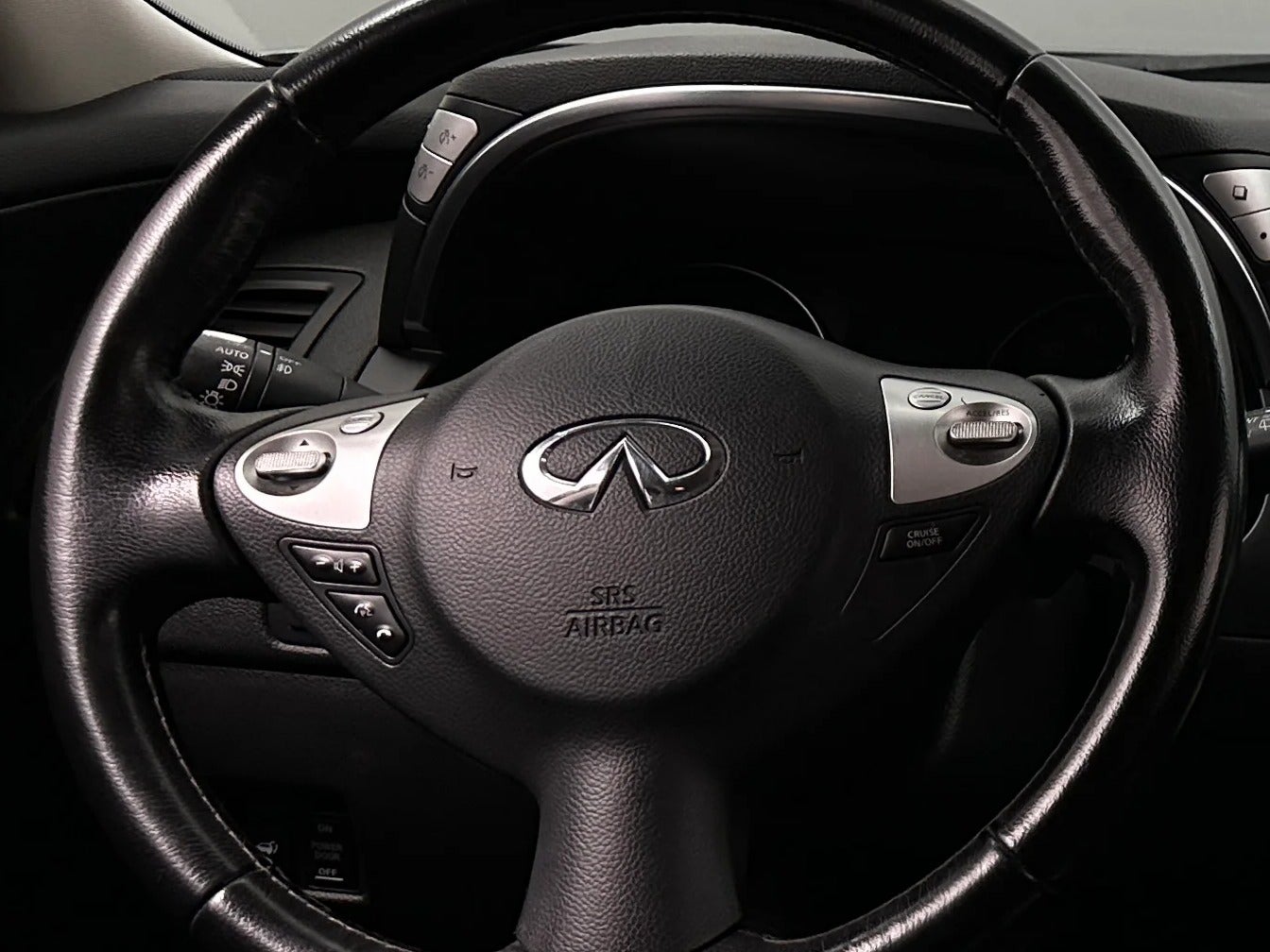 2017 INFINITI QX70  4