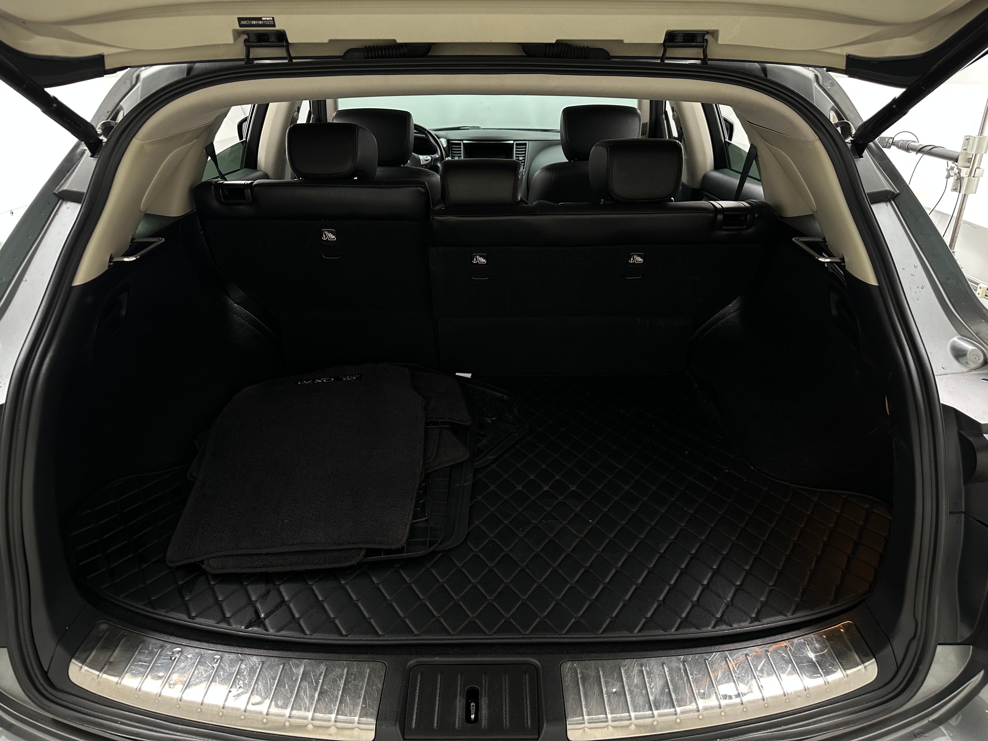 2017 INFINITI QX70  6