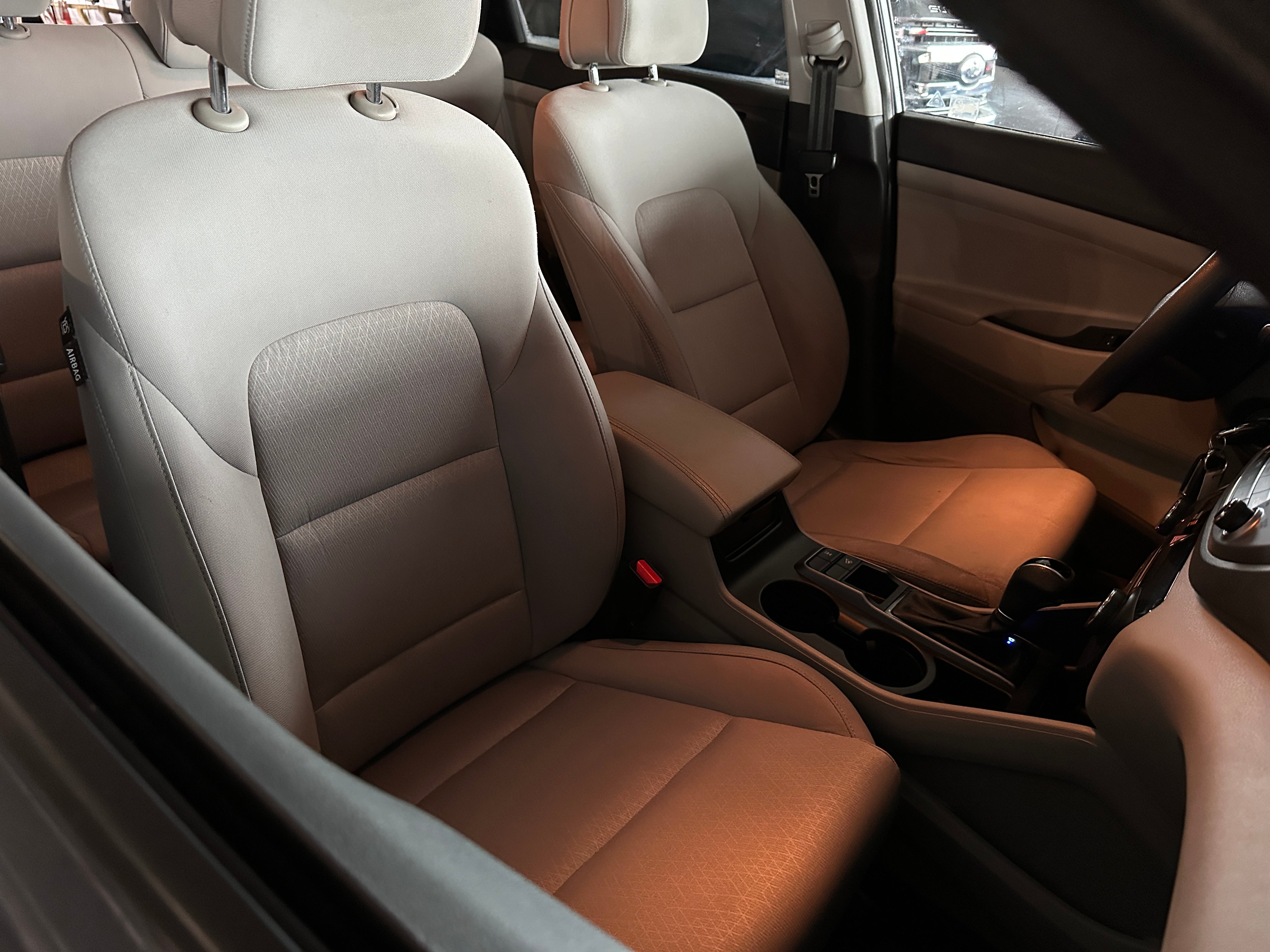 2018 Hyundai Tucson SE 2