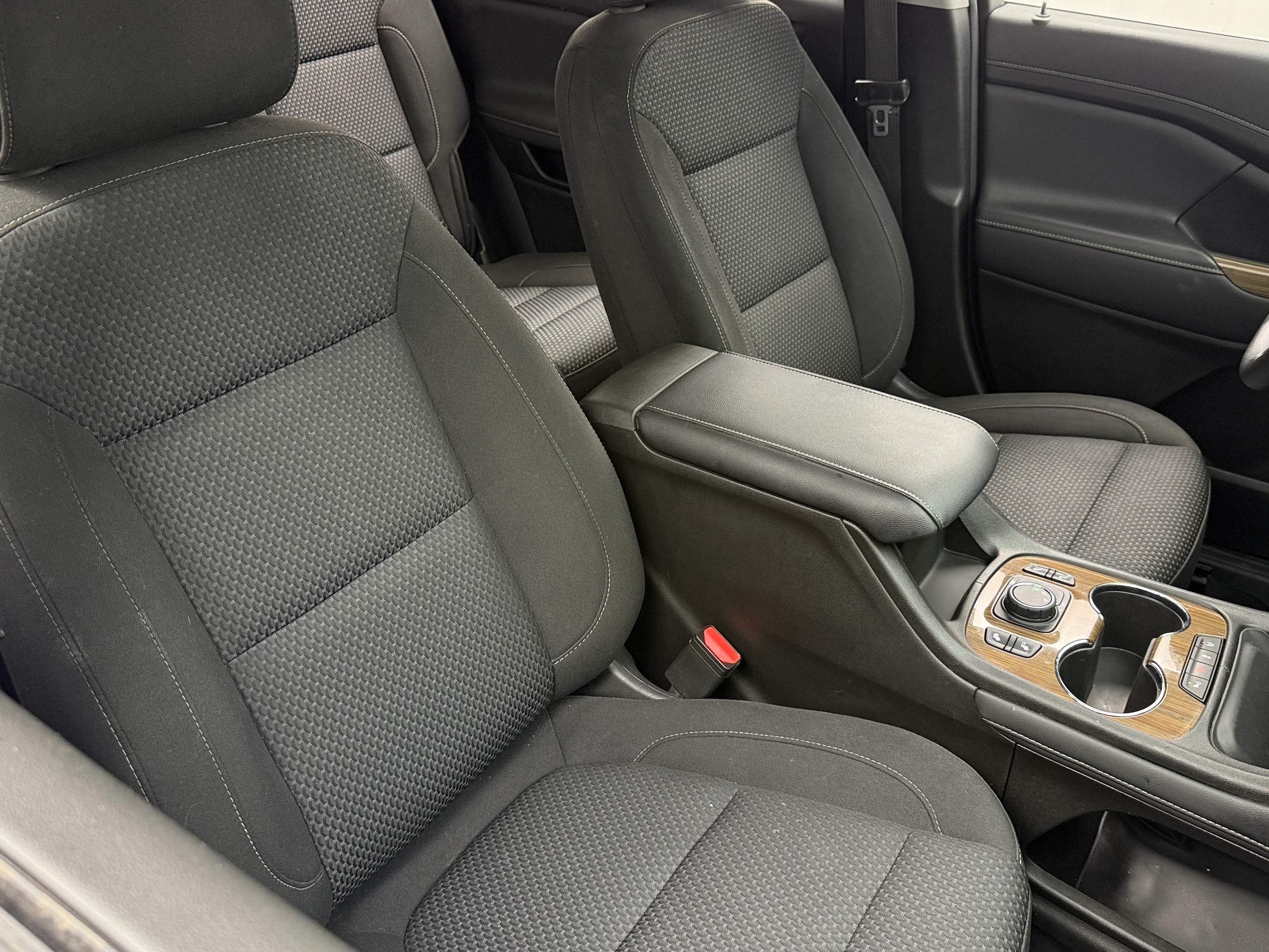 2023 GMC Acadia SLE 2