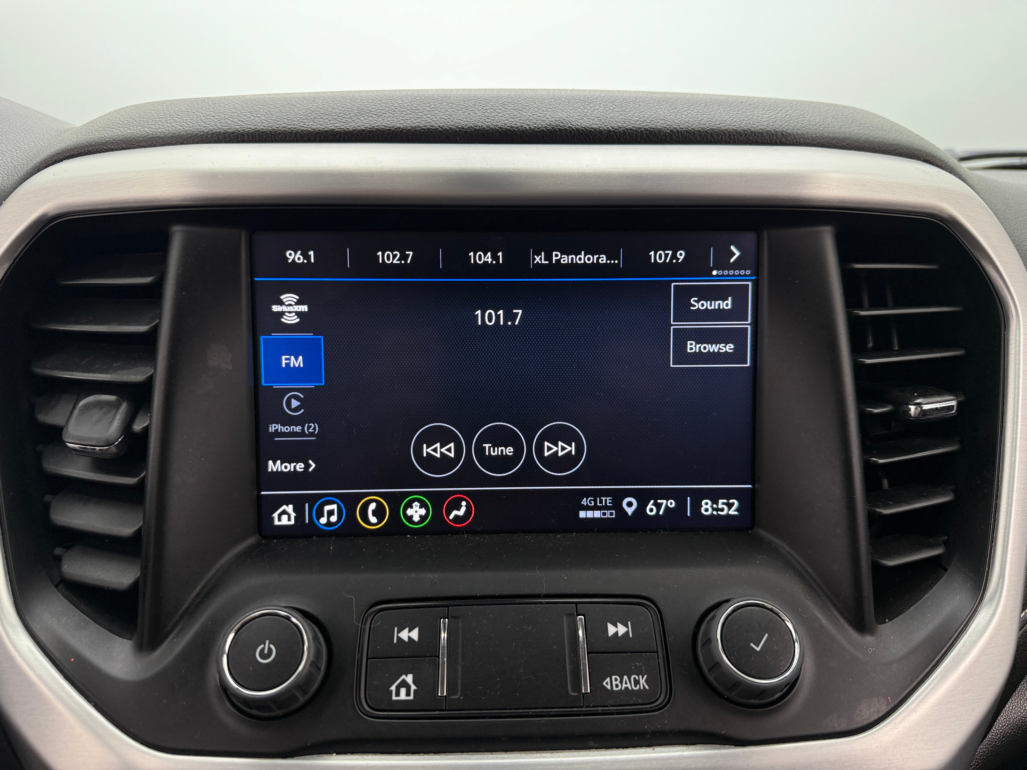 2023 GMC Acadia SLE 4