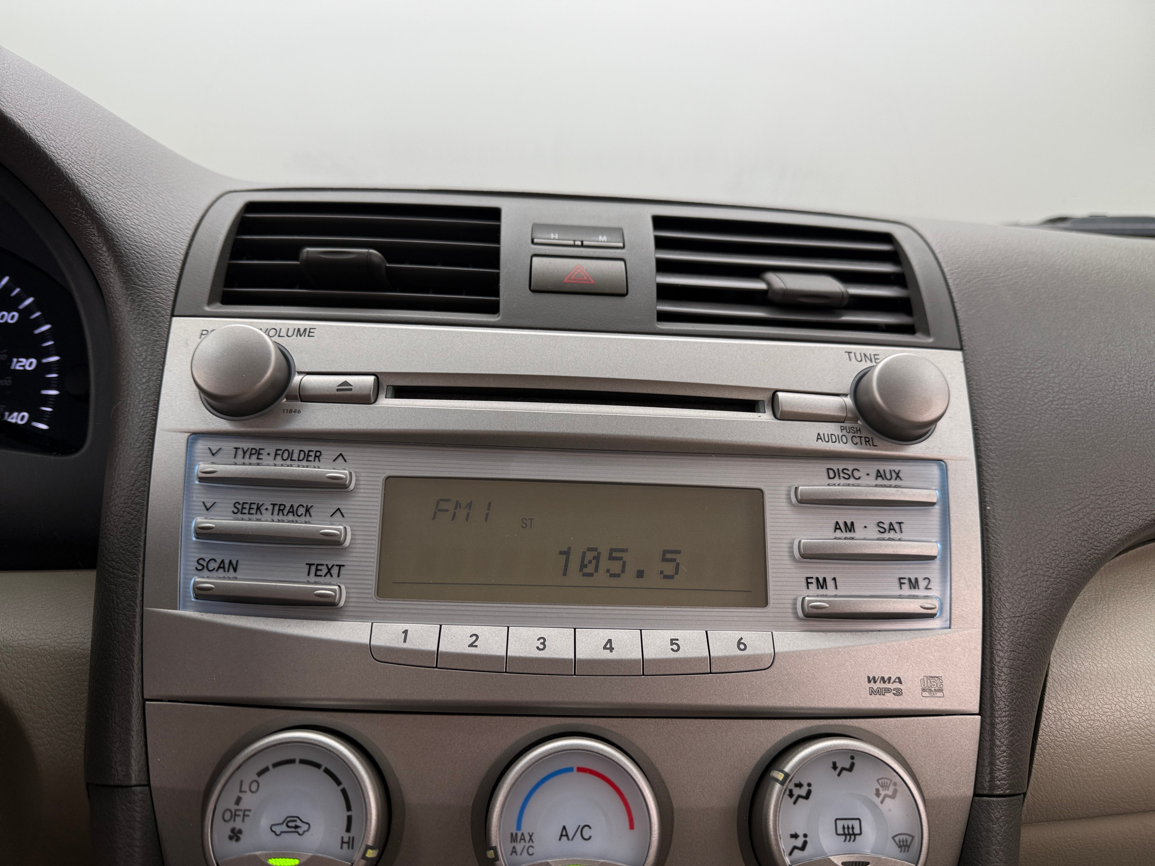 2011 Toyota Camry LE 4