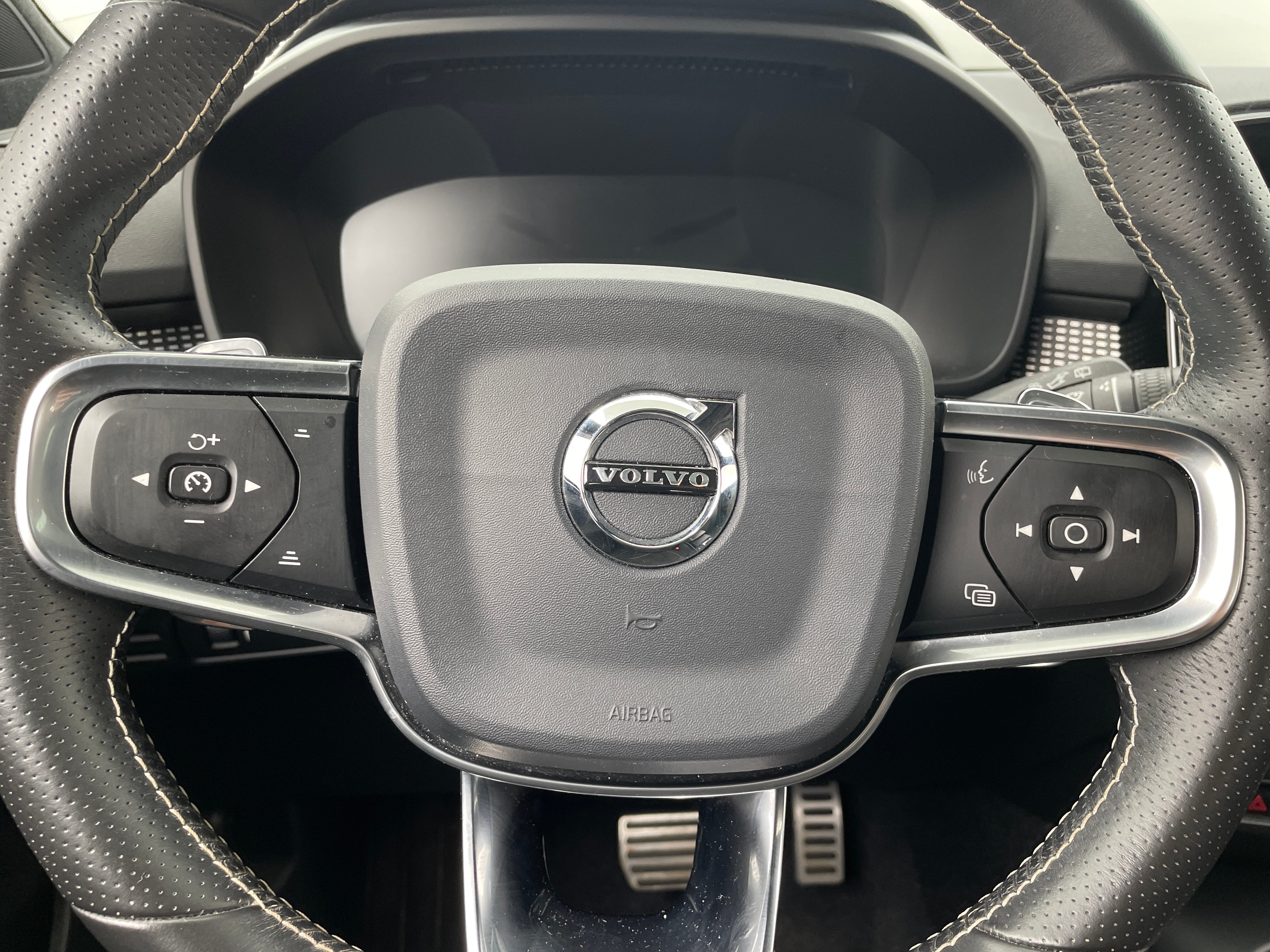 2020 Volvo XC40 T5 R-Design 4