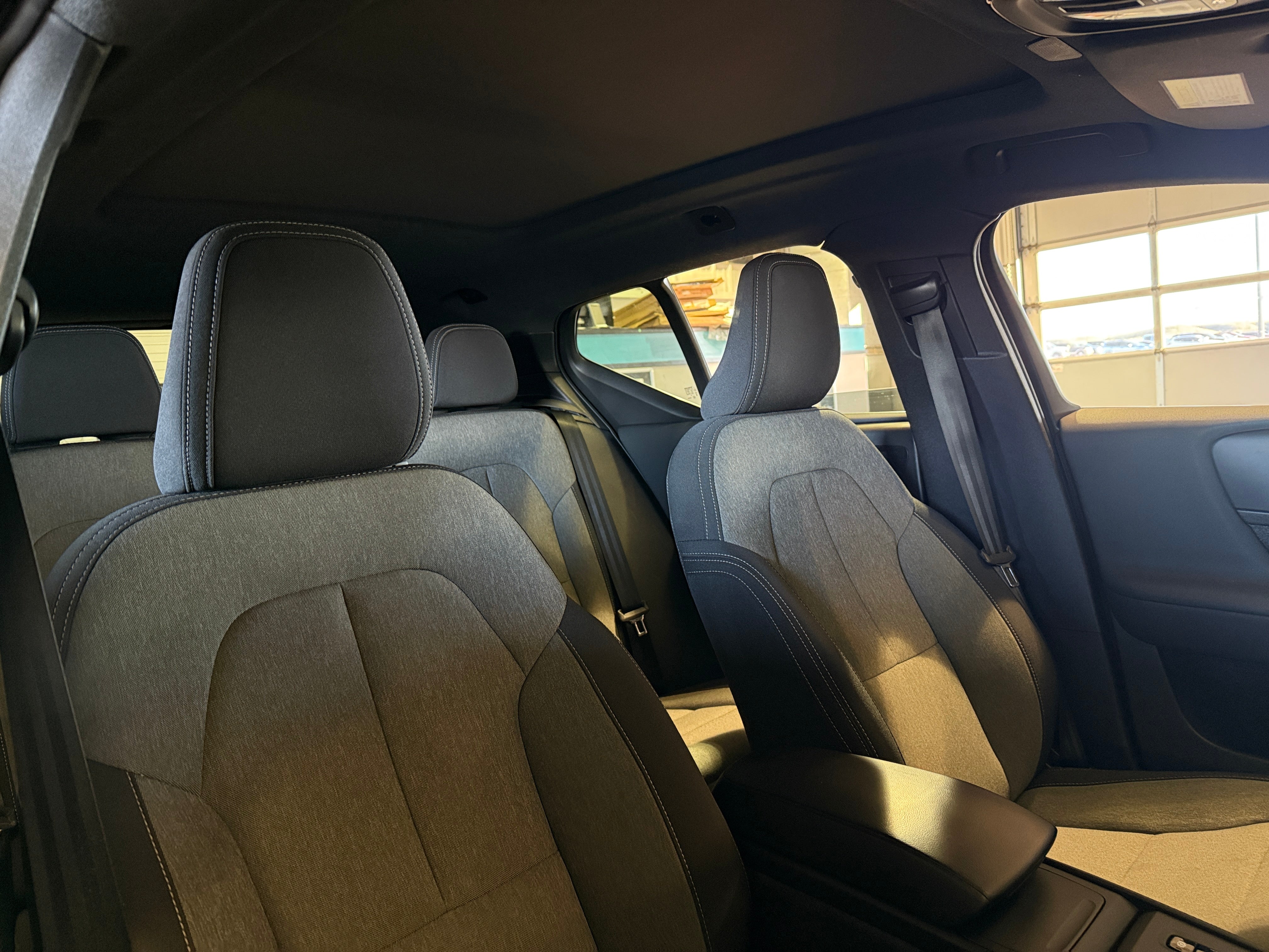2024 Volvo XC40 B5 Core 2