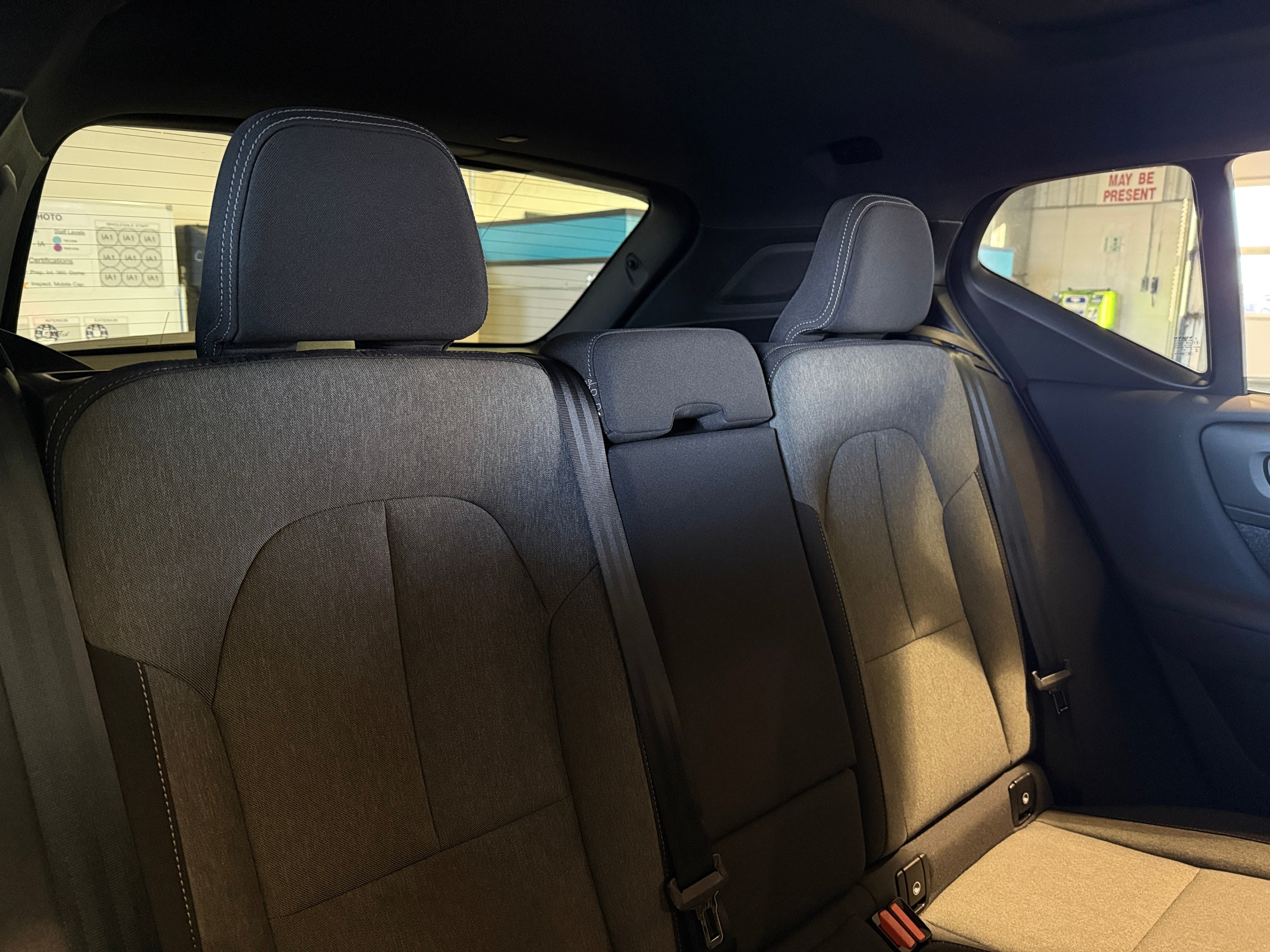 2024 Volvo XC40 B5 Core 6