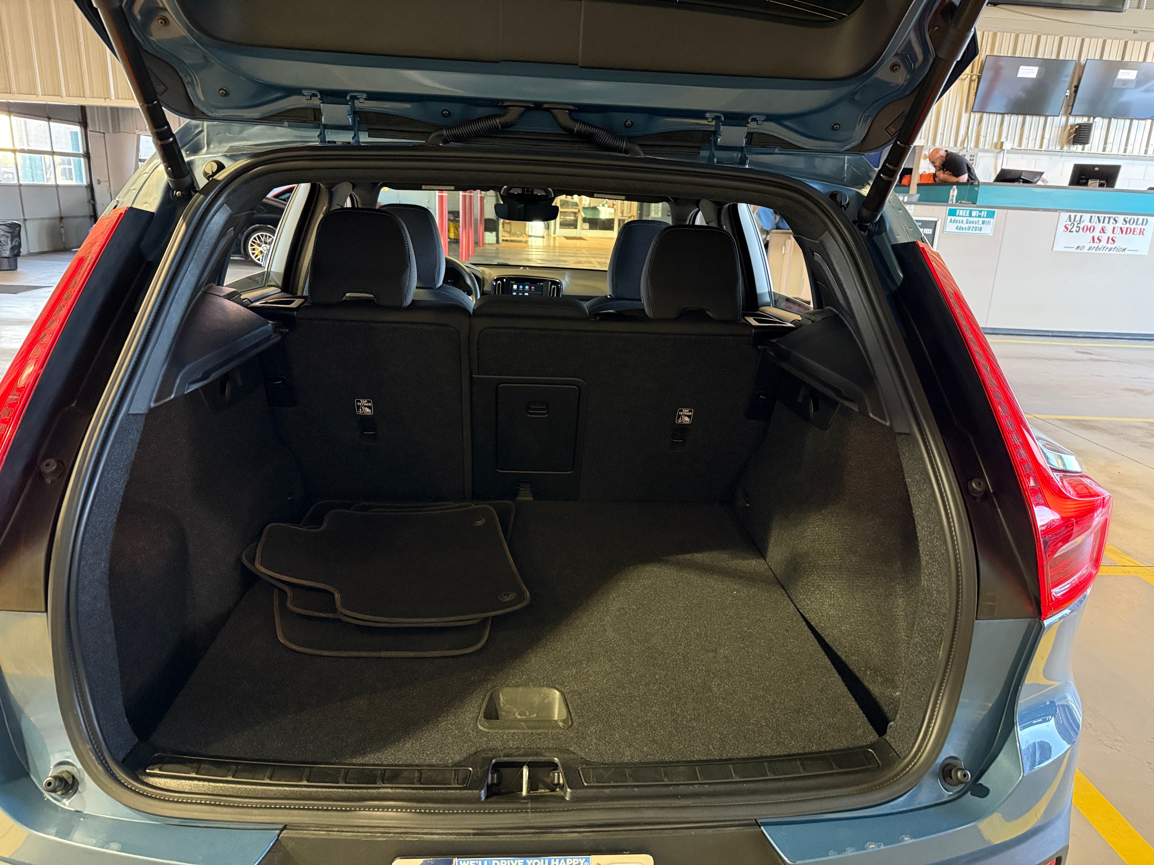 2024 Volvo XC40 B5 Core 7