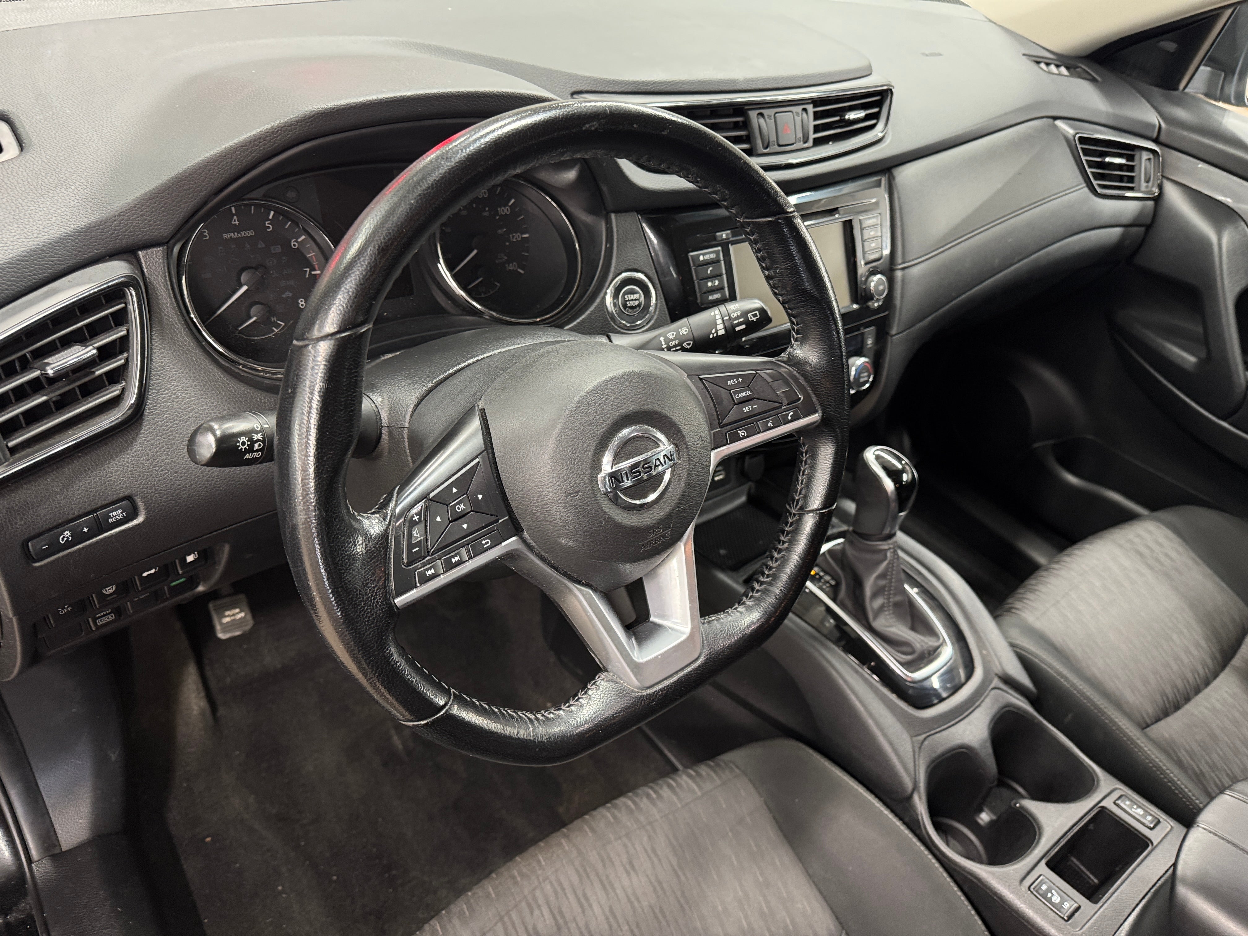 2020 Nissan Rogue SV 3