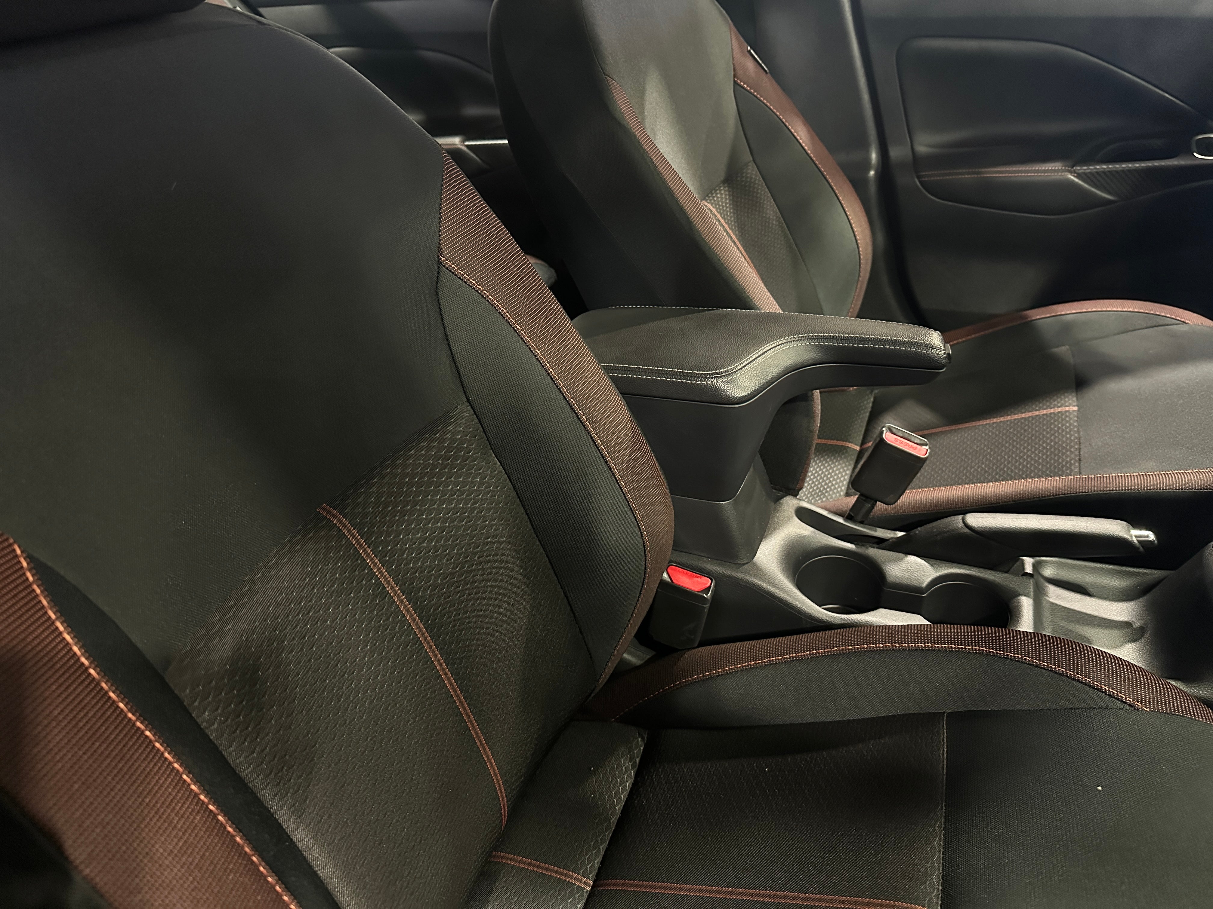 2021 Nissan Versa SR 2