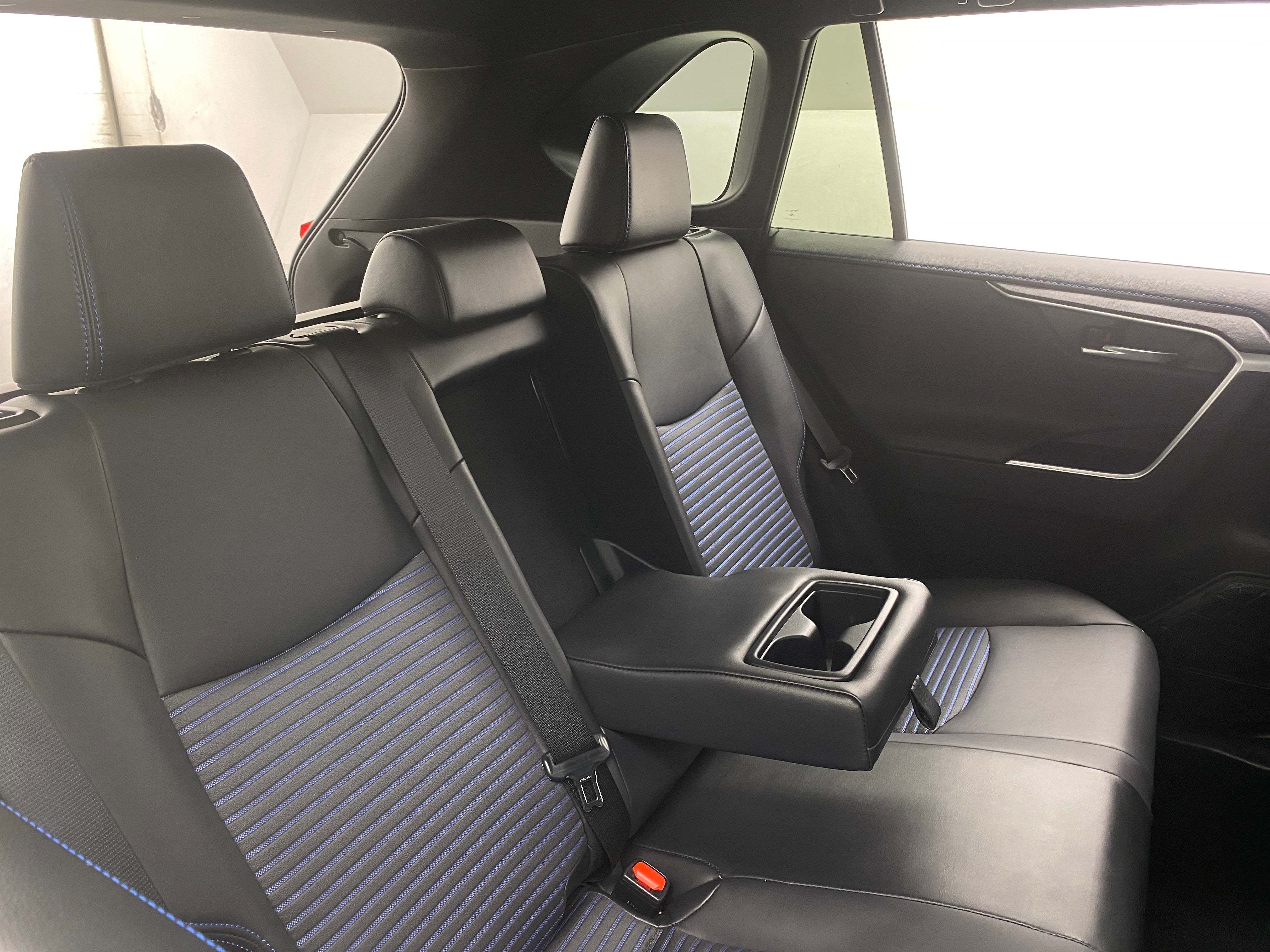 2022 Toyota RAV4 XSE 5
