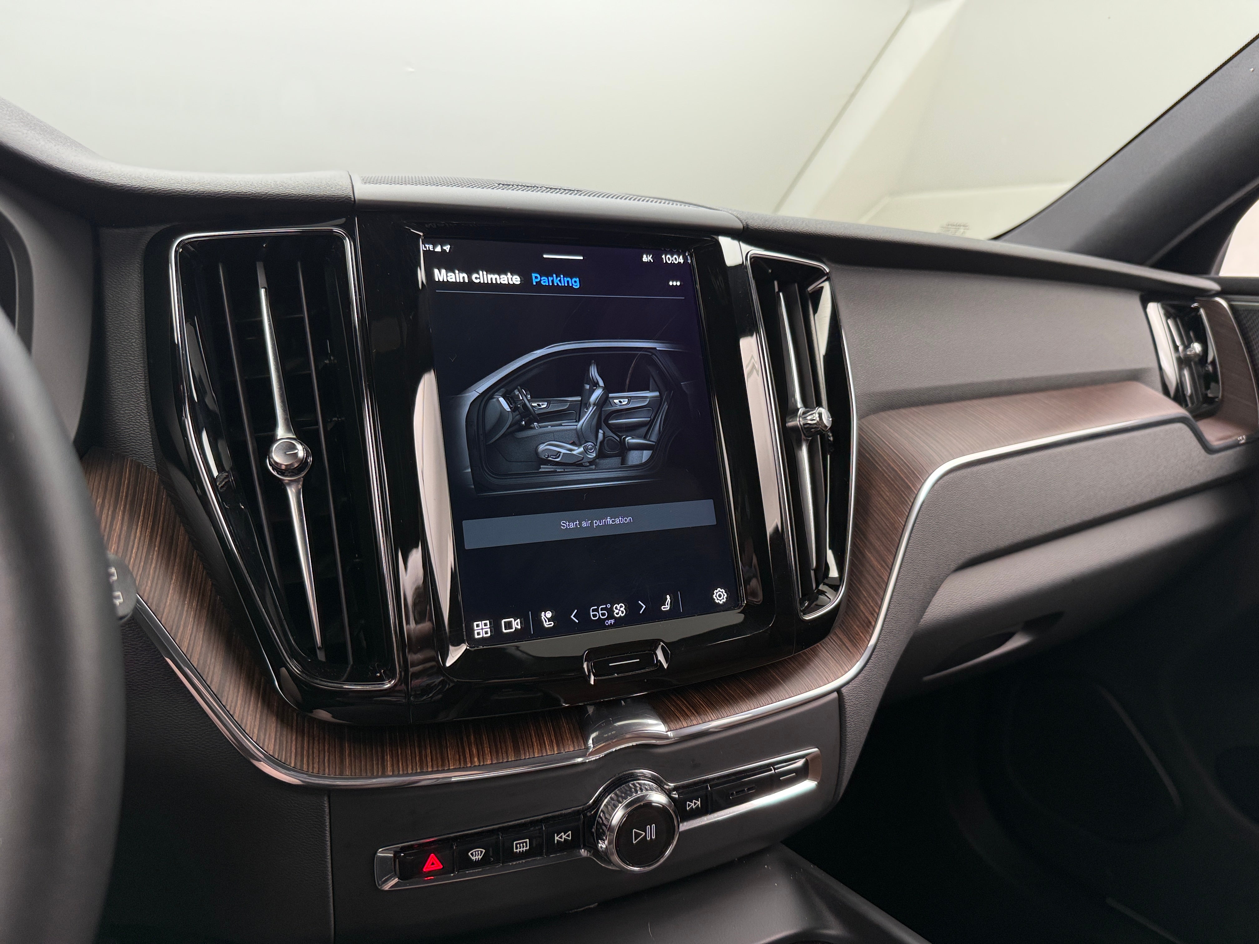 2022 Volvo XC60 B5 Momentum 4