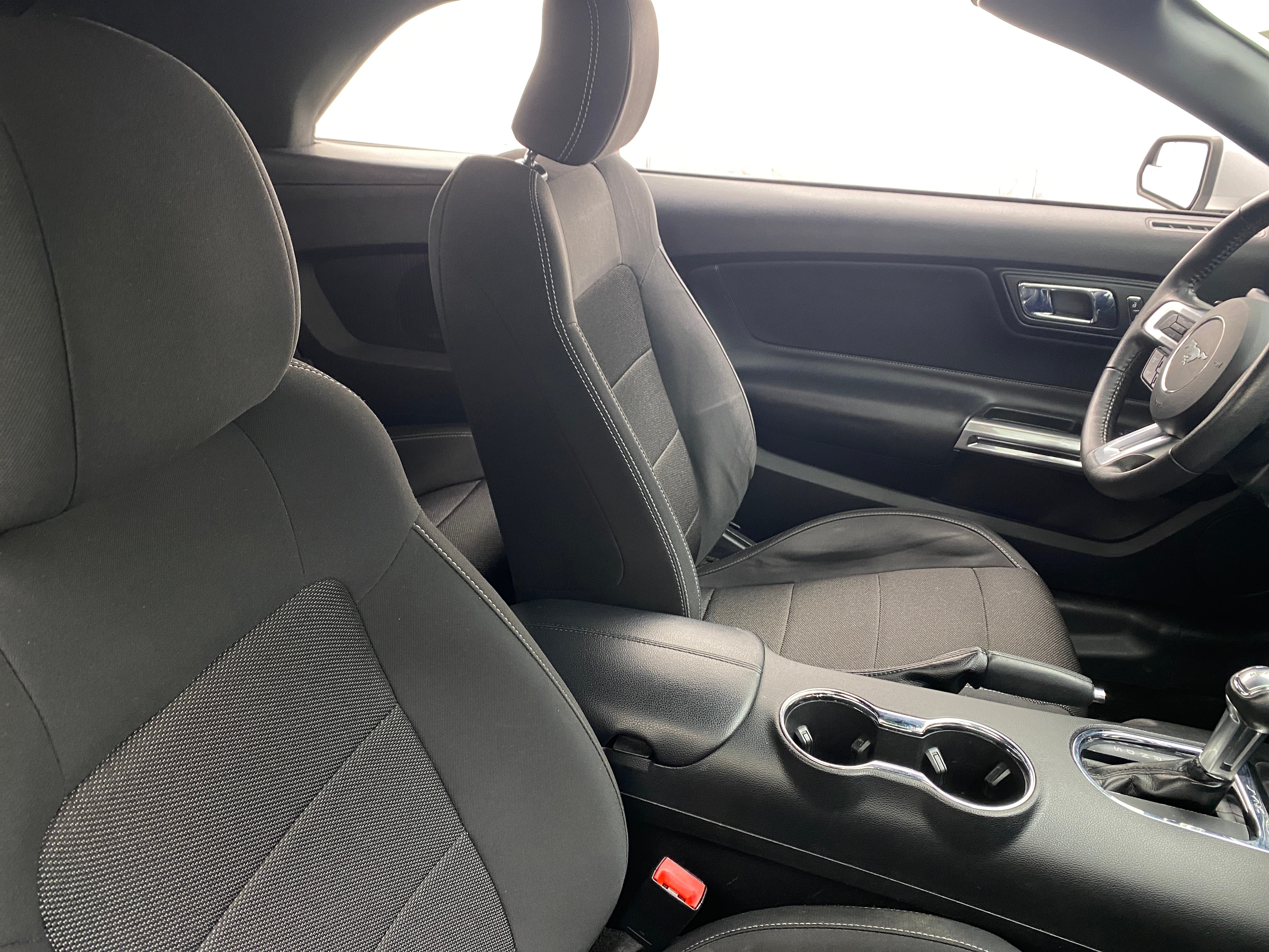 2017 Ford Mustang V6 2