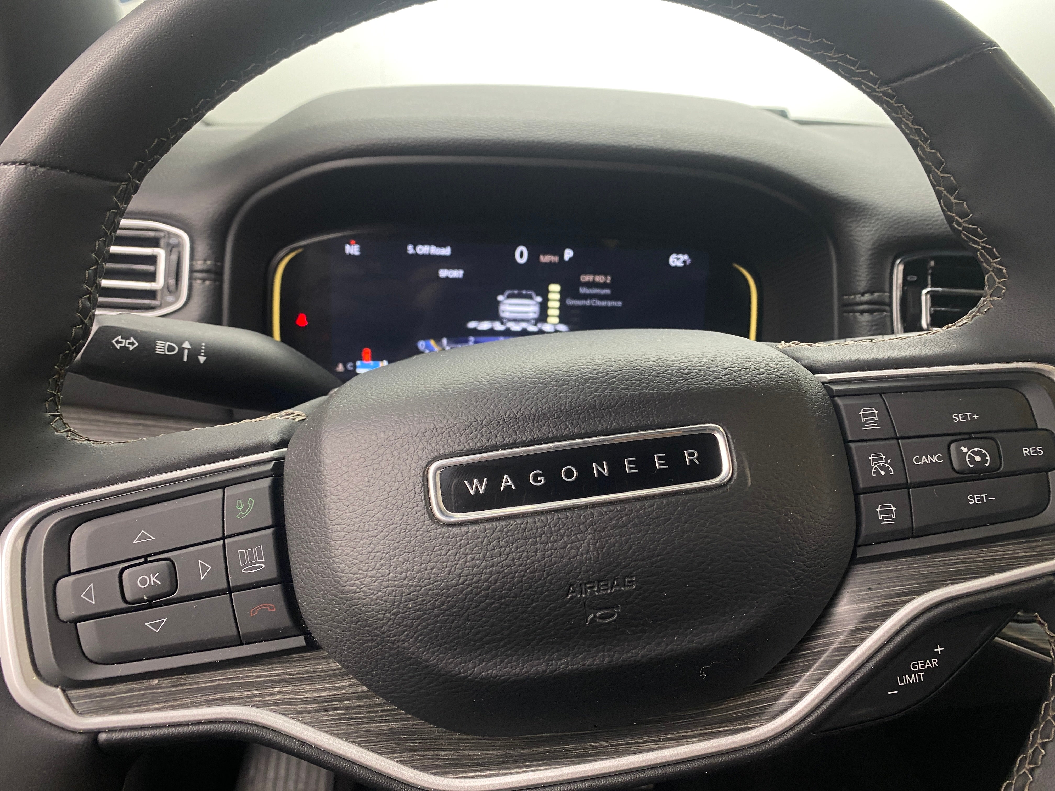 2023 Jeep Wagoneer Series III 4