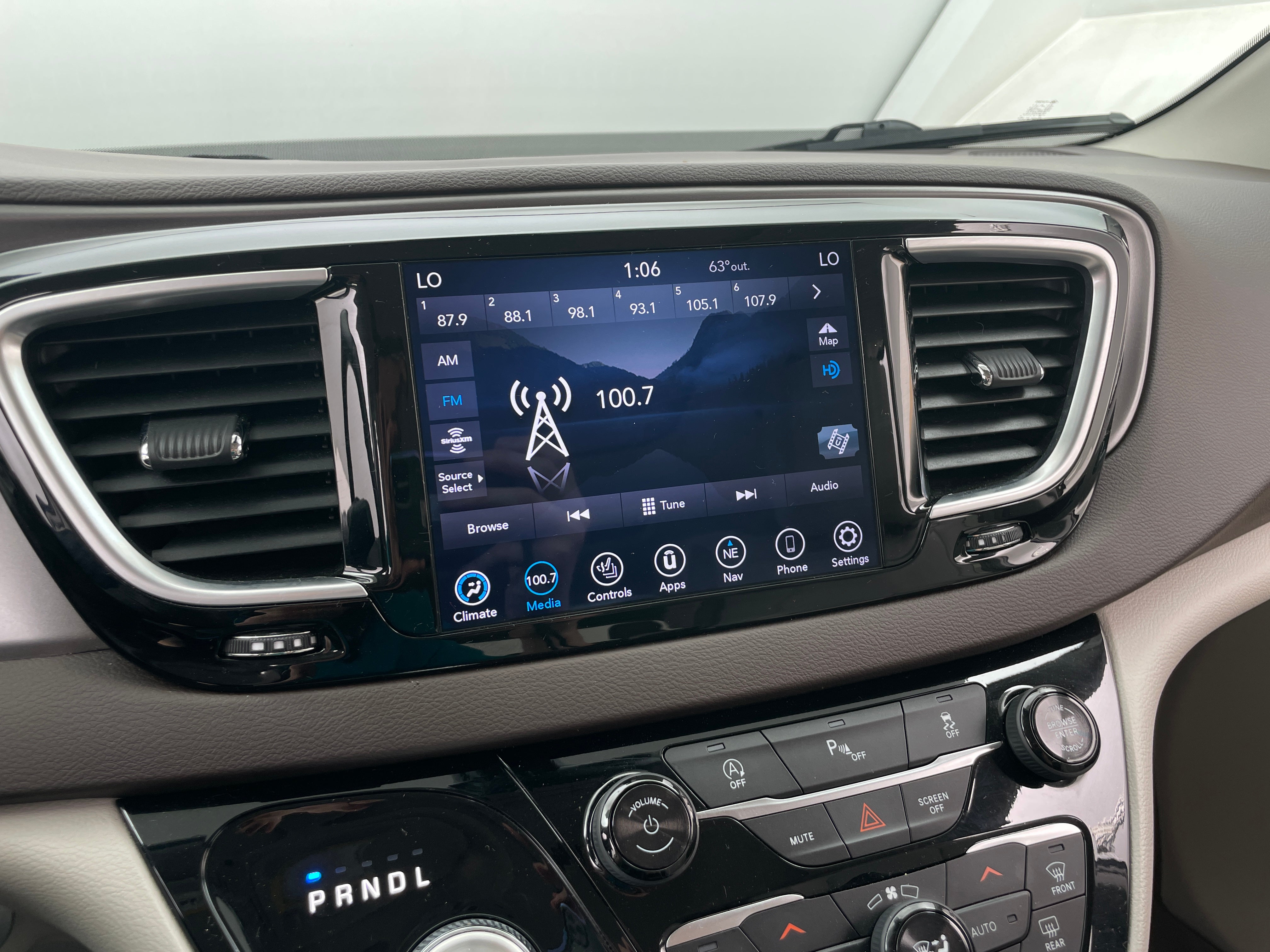2018 Chrysler Pacifica  3