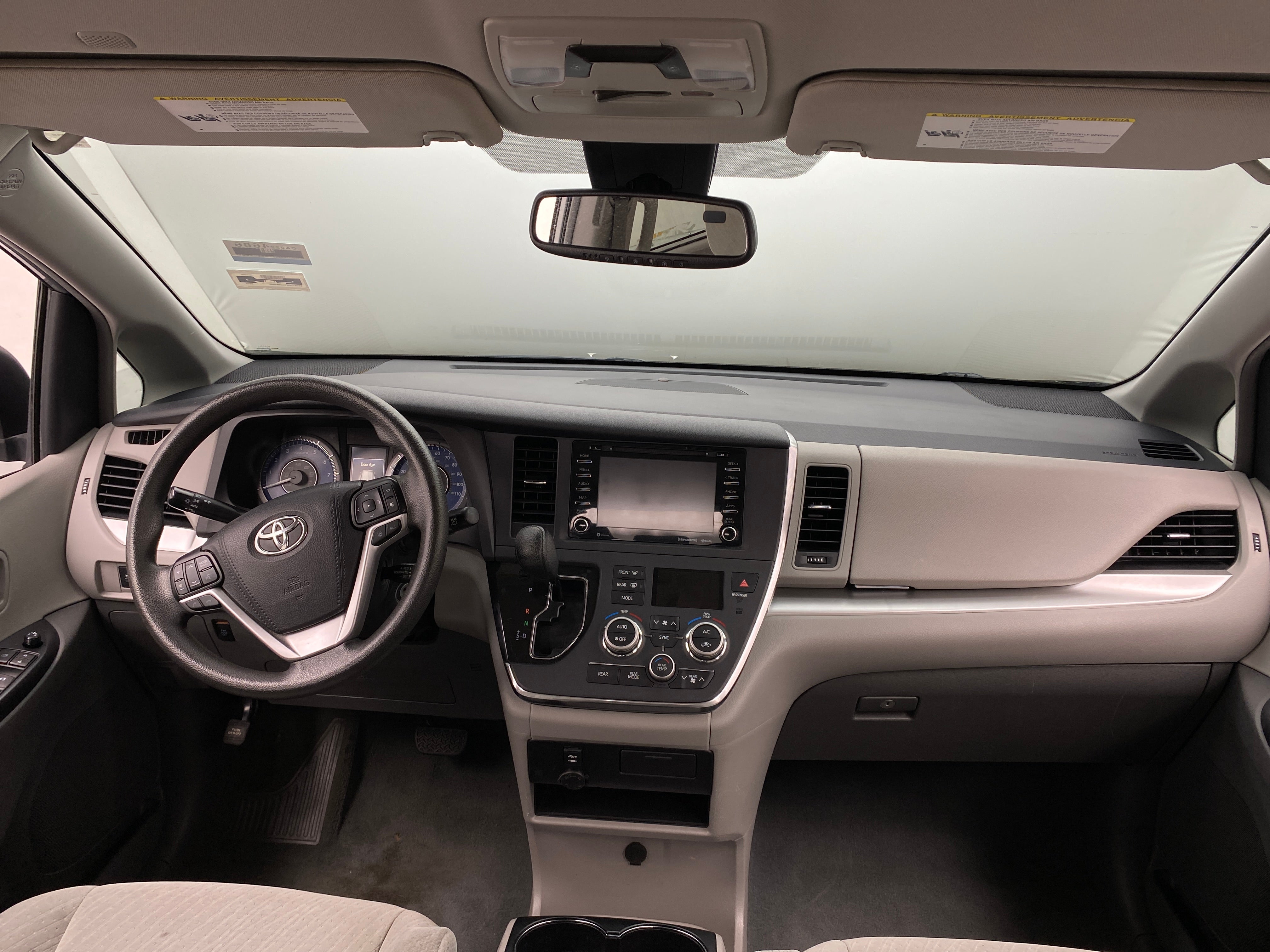 2019 Toyota Sienna LE 3