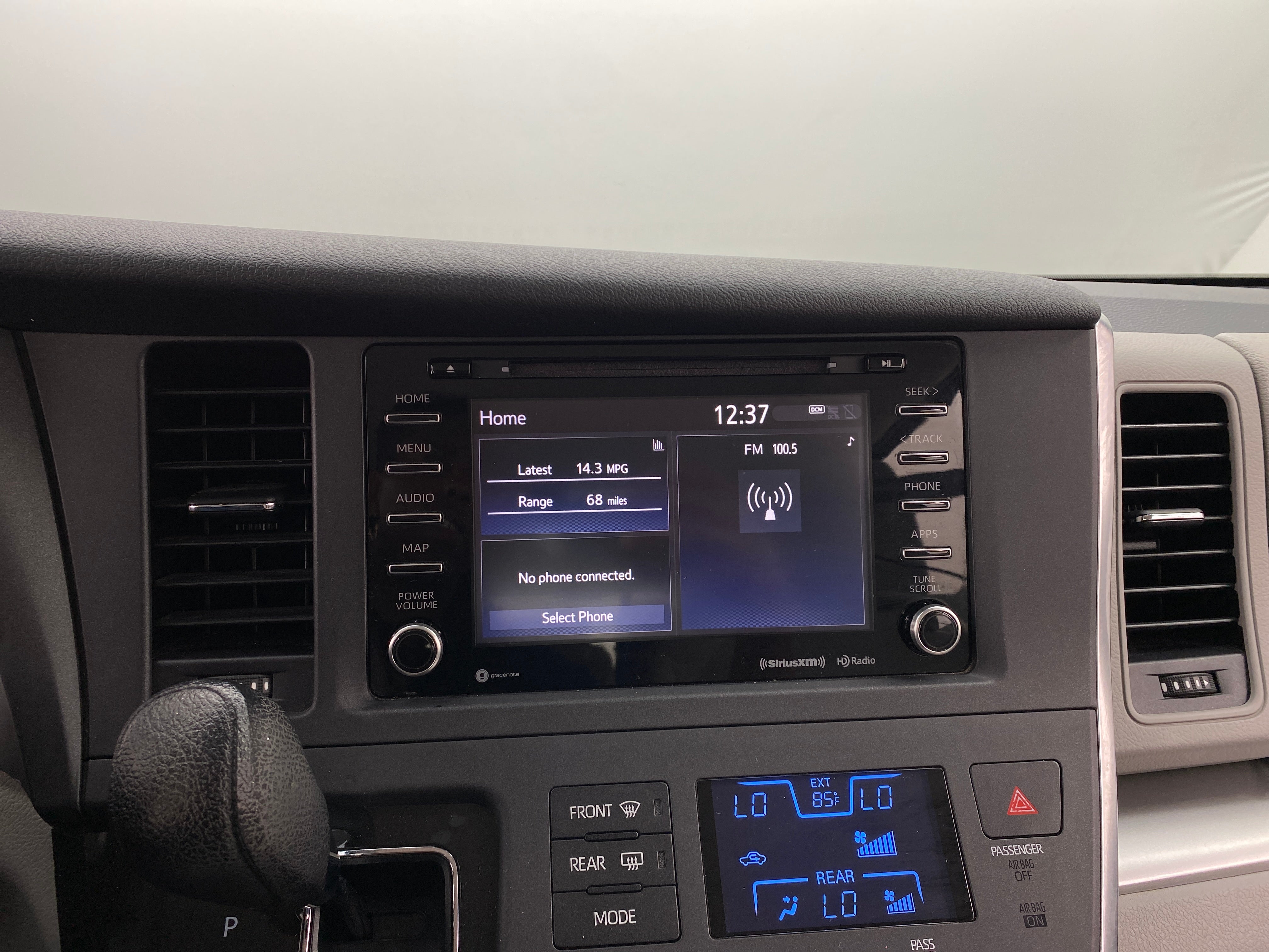 2019 Toyota Sienna LE 4