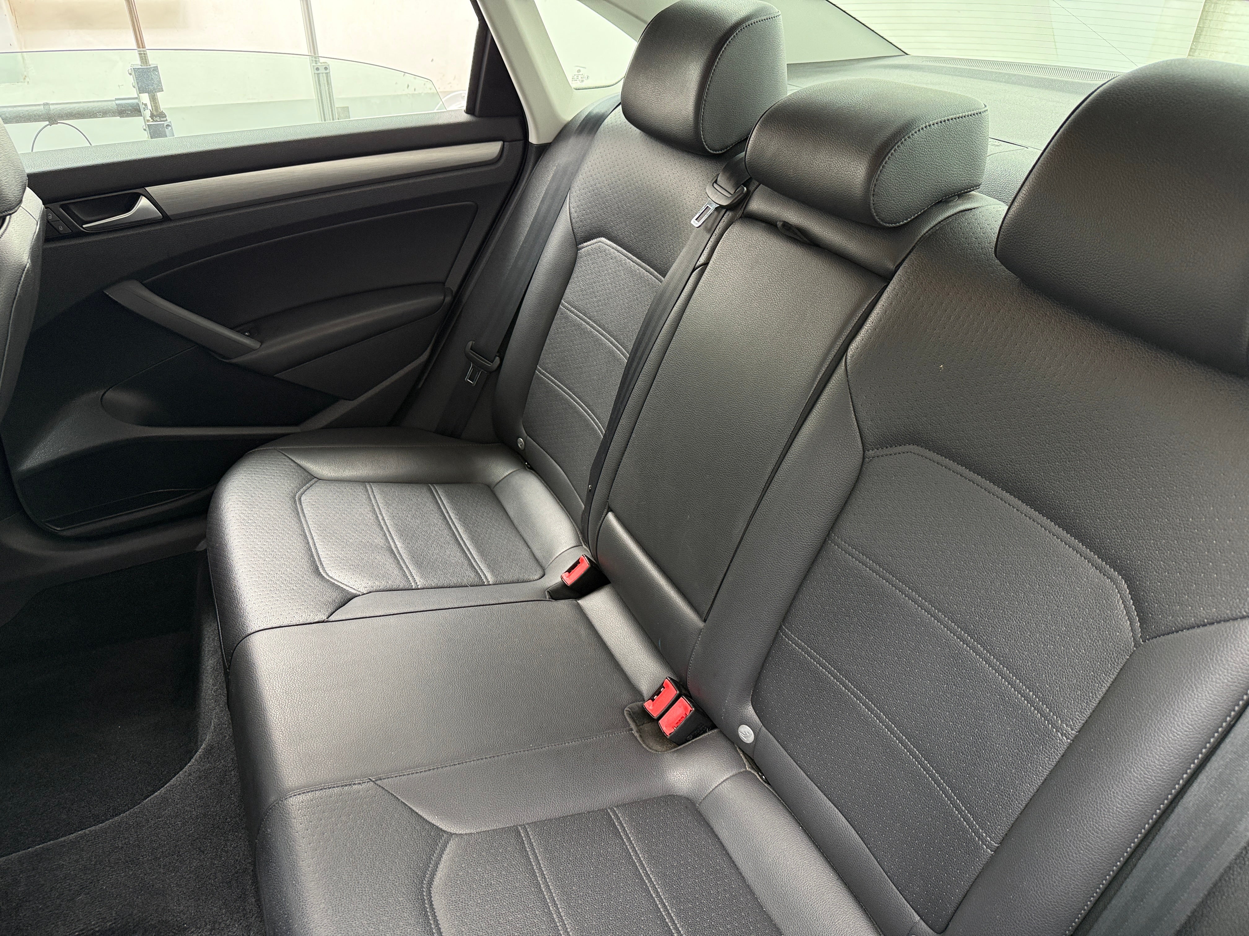 2014 Volkswagen Passat SE 5