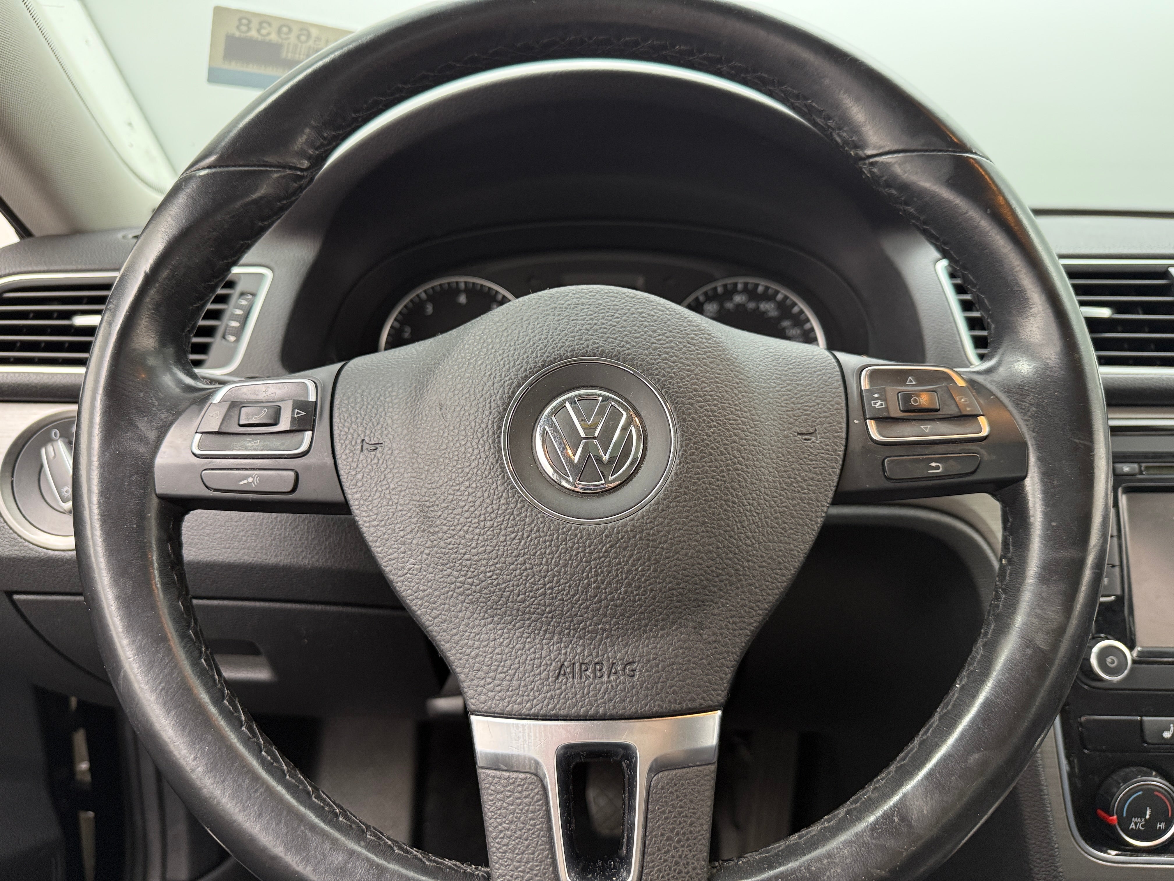 2014 Volkswagen Passat SE 4