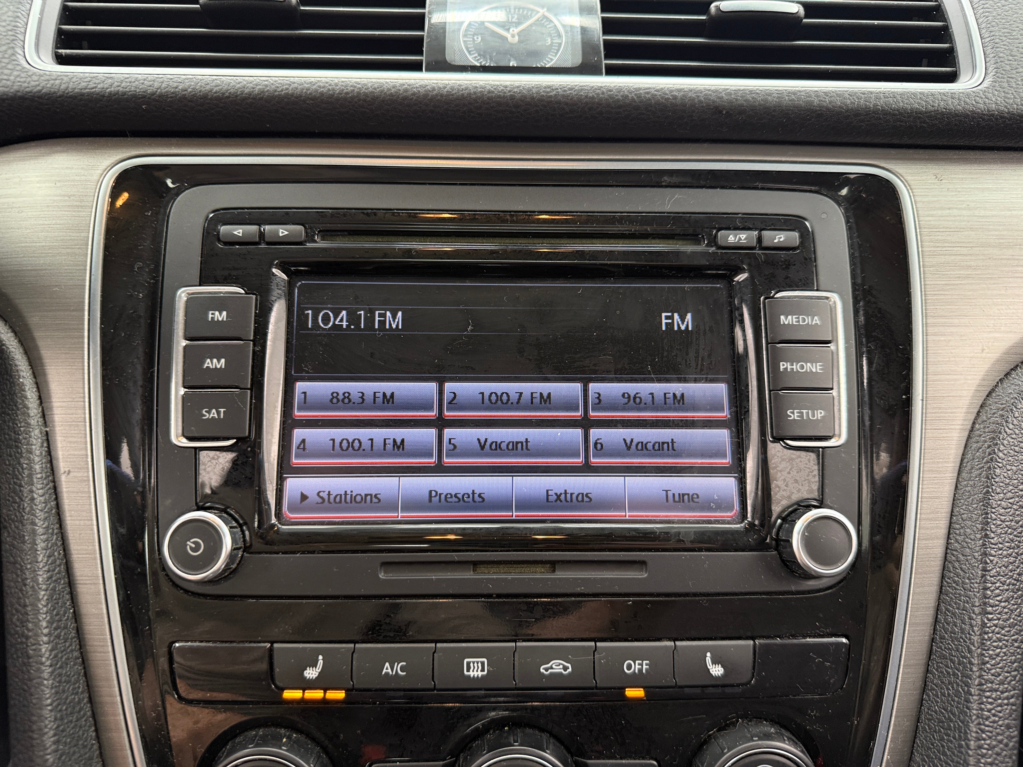 2014 Volkswagen Passat SE 3