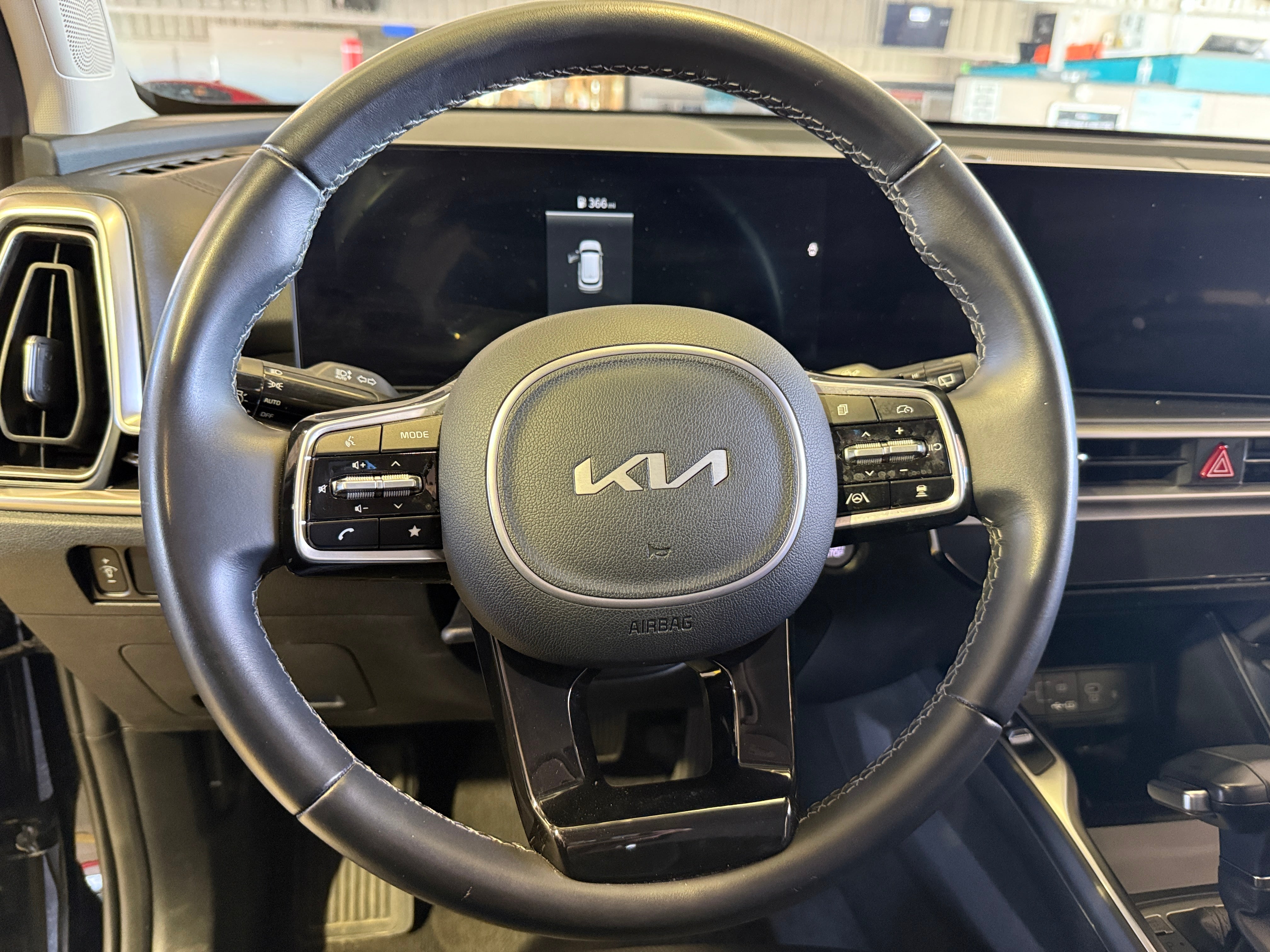 2024 Kia Sorento S 4
