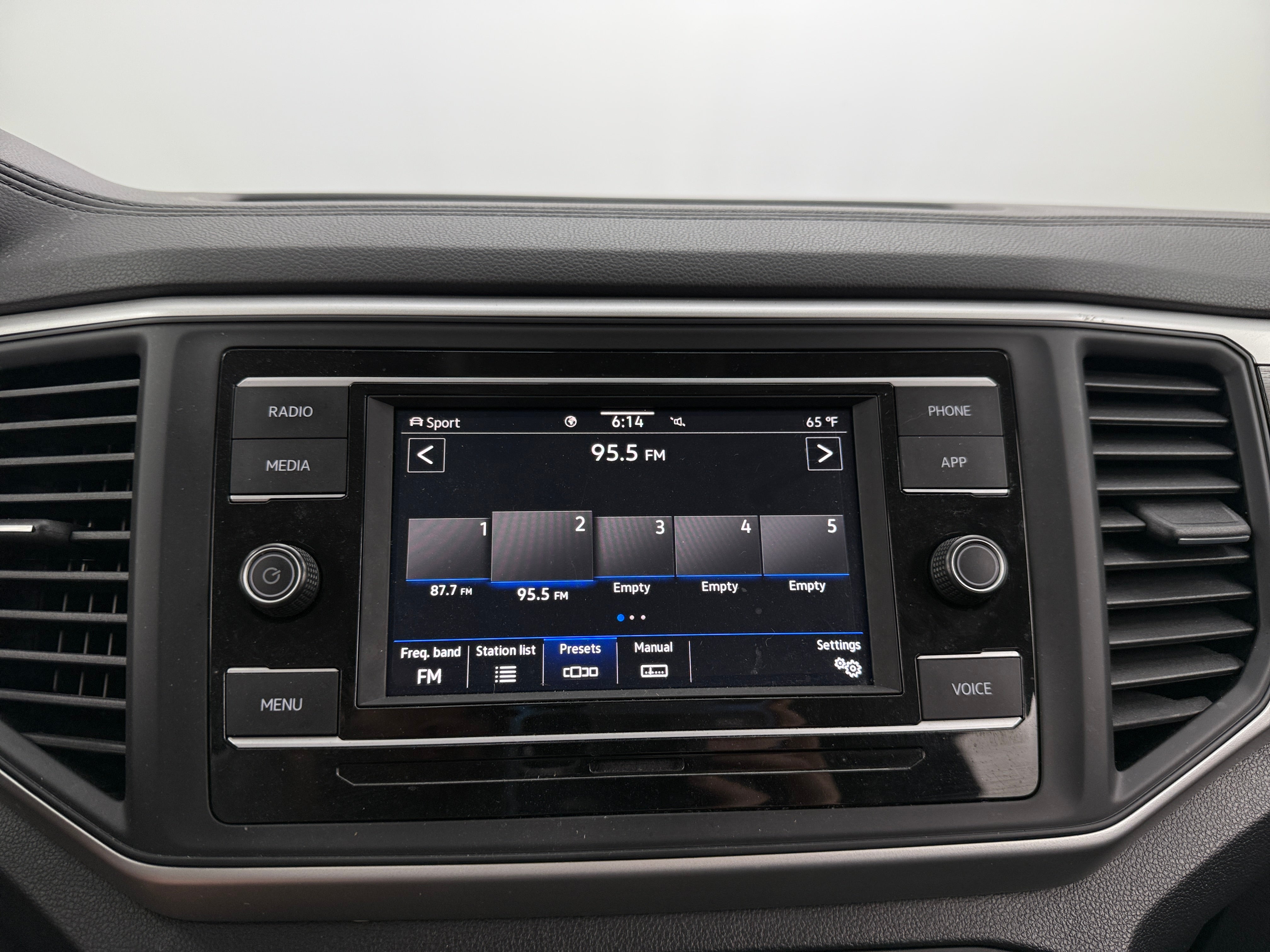 2022 Volkswagen Atlas SE 3