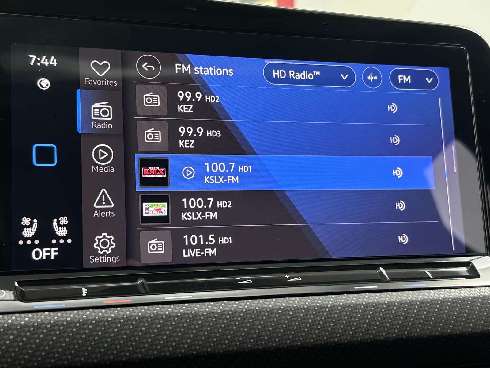 Thumbnail: 2024 Volkswagen Golf - 3