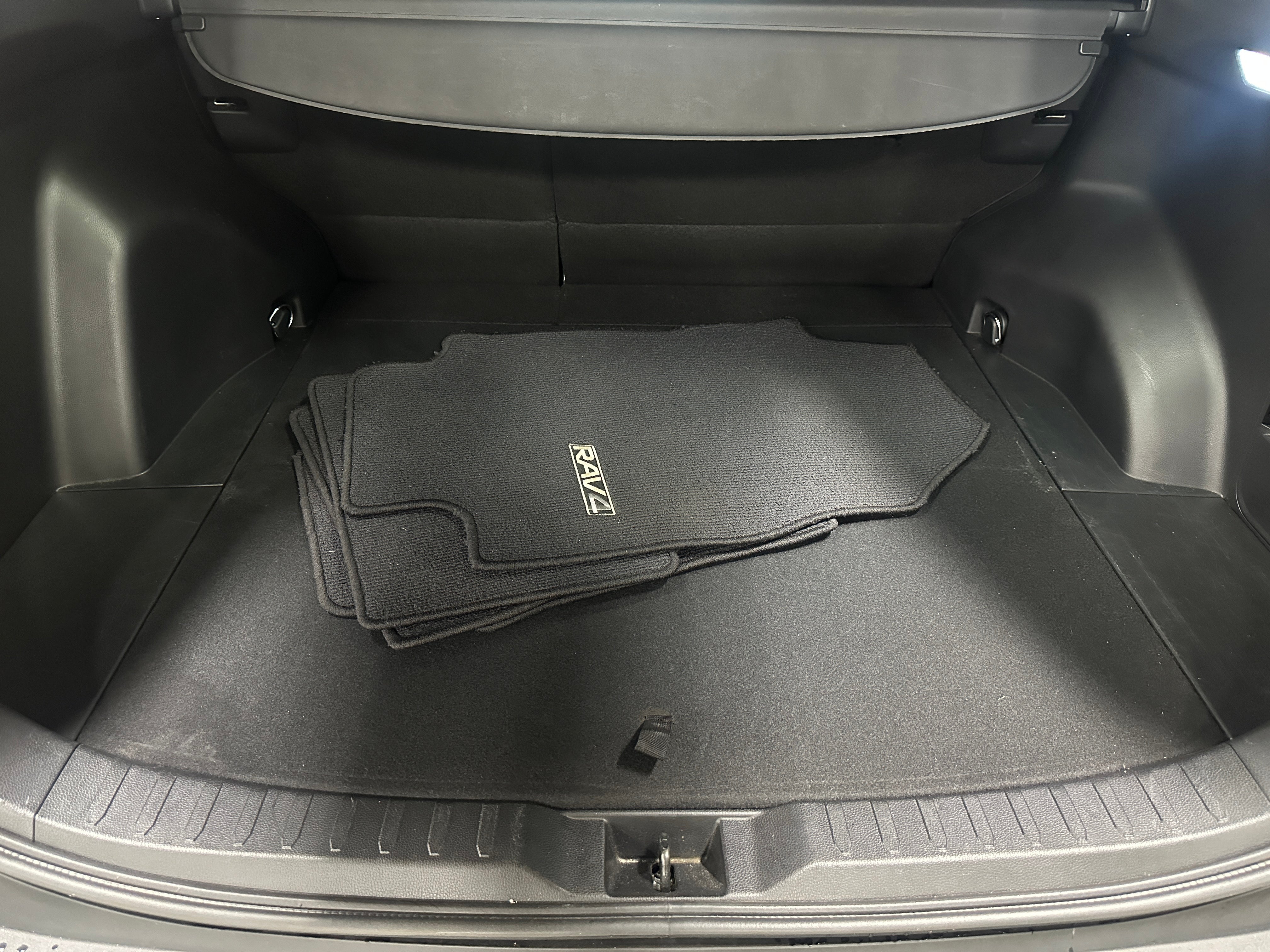 2021 Toyota RAV4 XLE 7