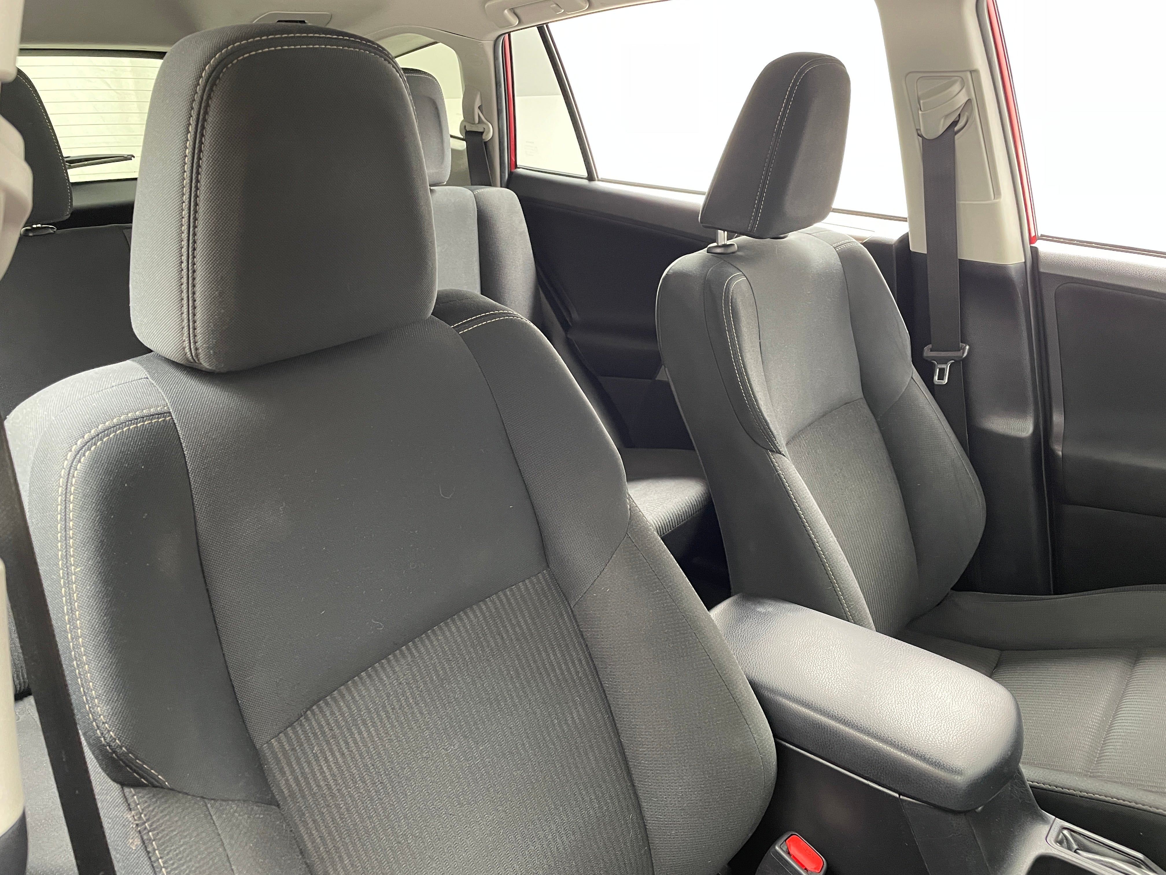 2015 Toyota RAV4 XLE 2